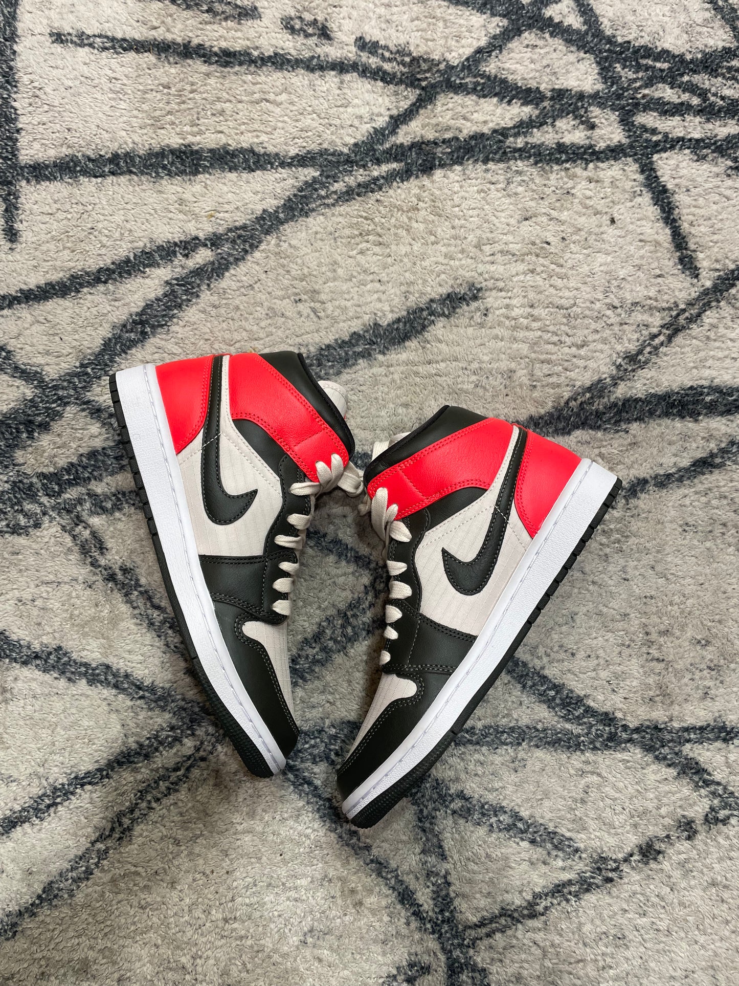 Air Jordan 1 Mid Infrared Green