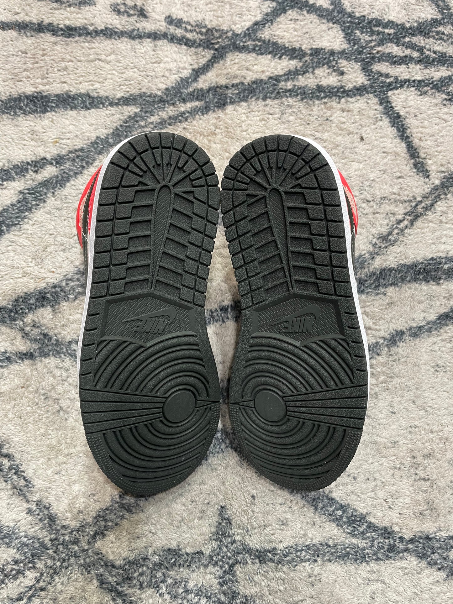 Air Jordan 1 Mid Infrared Green