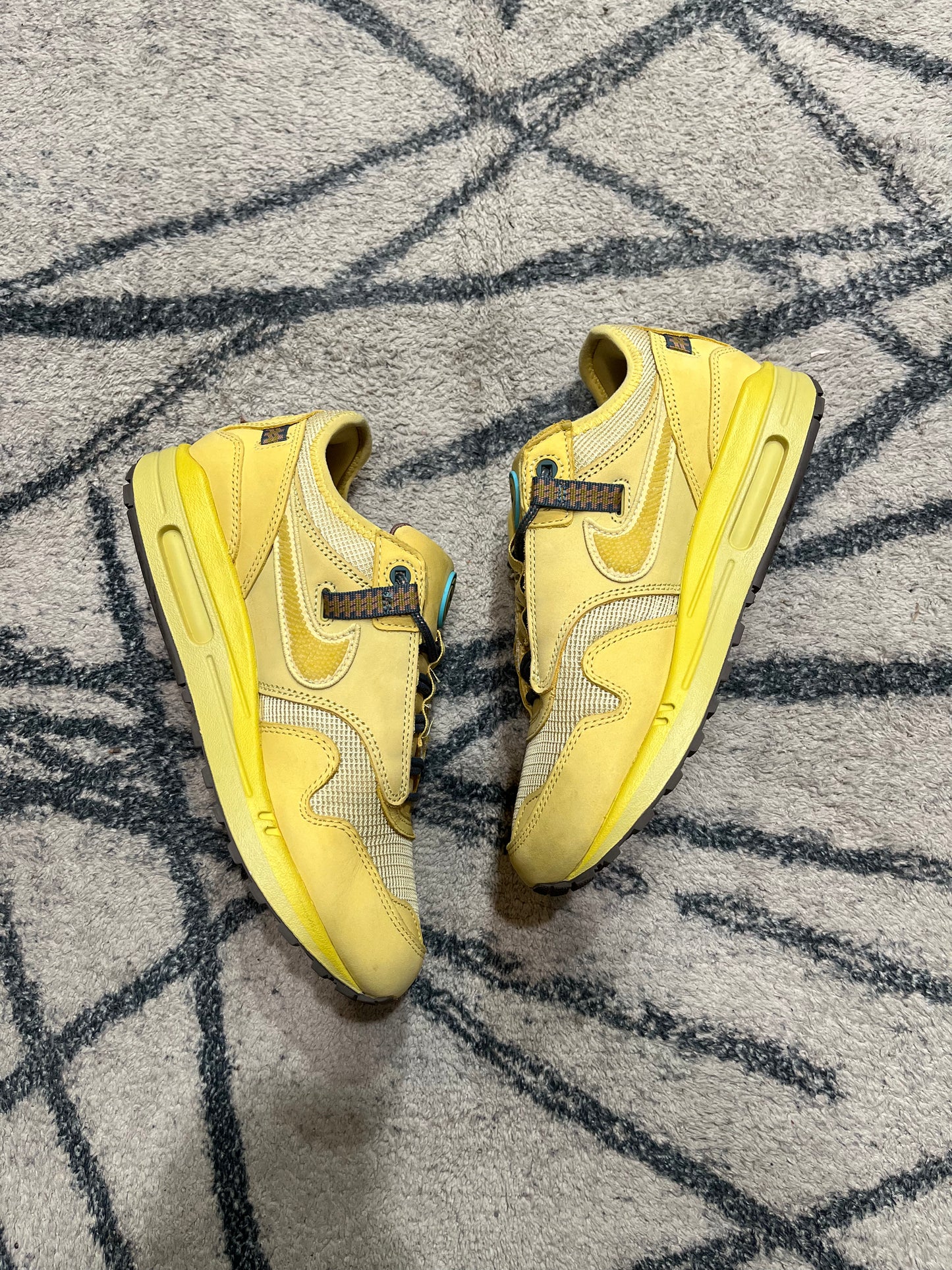 Nike Air Max 1 Saturn Gold
