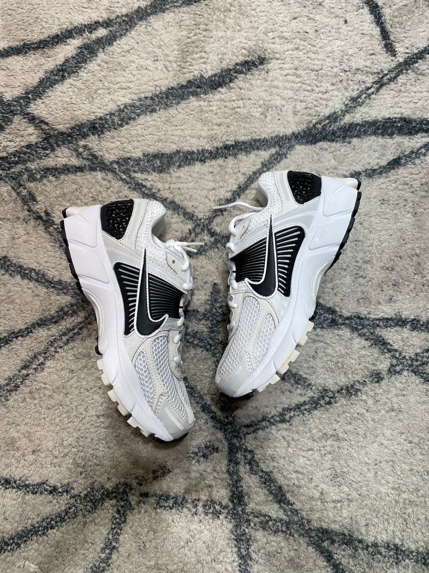 Nike Vomero 5 Black White