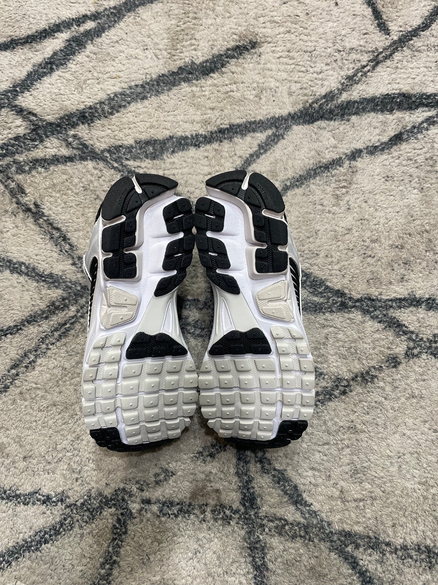 Nike Vomero 5 Black White