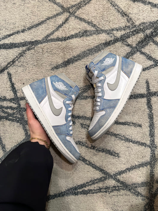Air Jordan 1 Hyper Royal