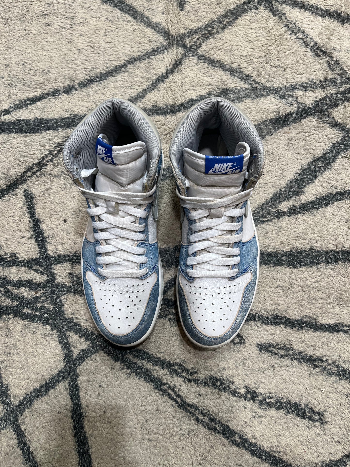 Air Jordan 1 Hyper Royal
