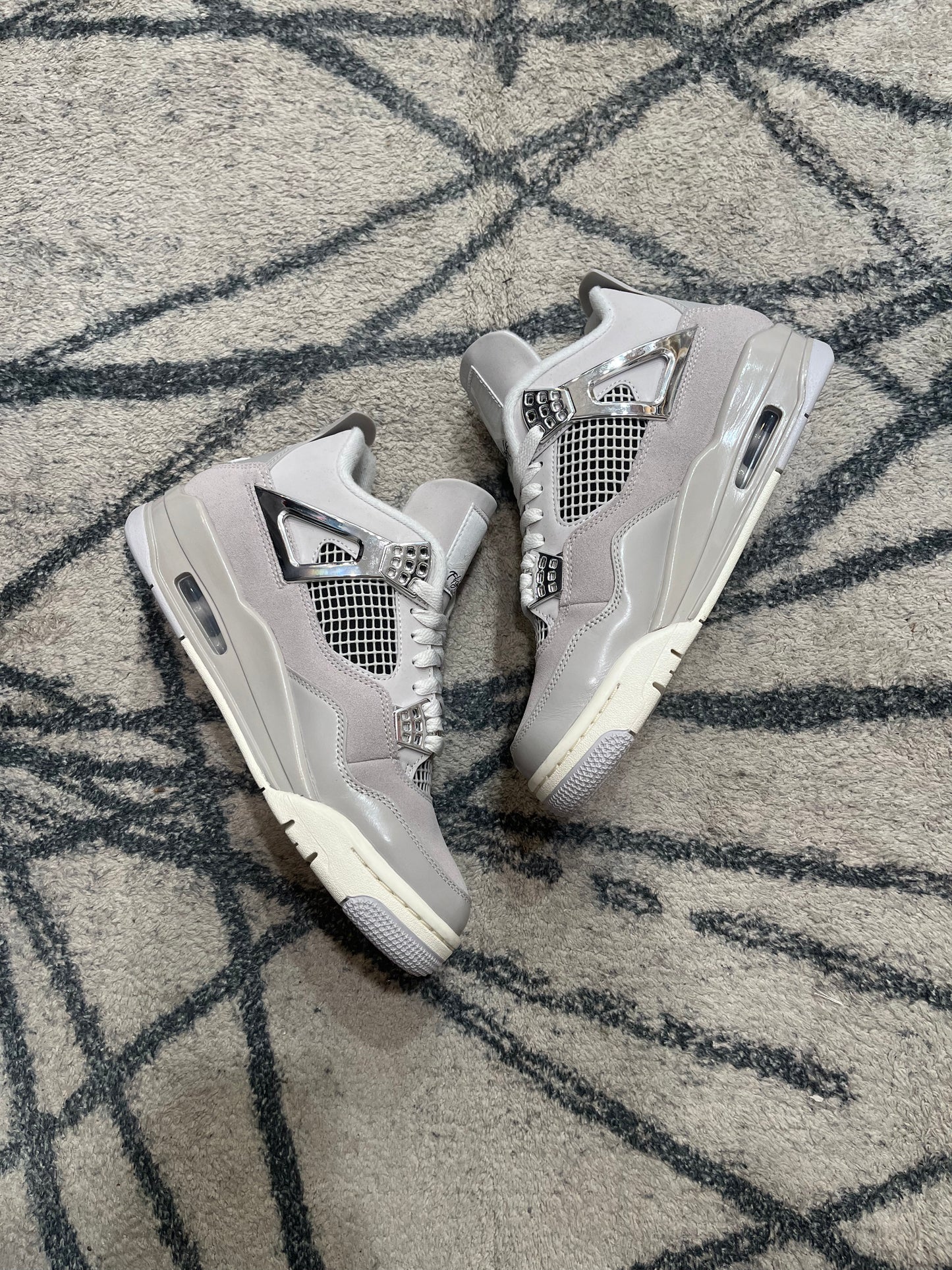 Air Jordan 4 Frozen Moment