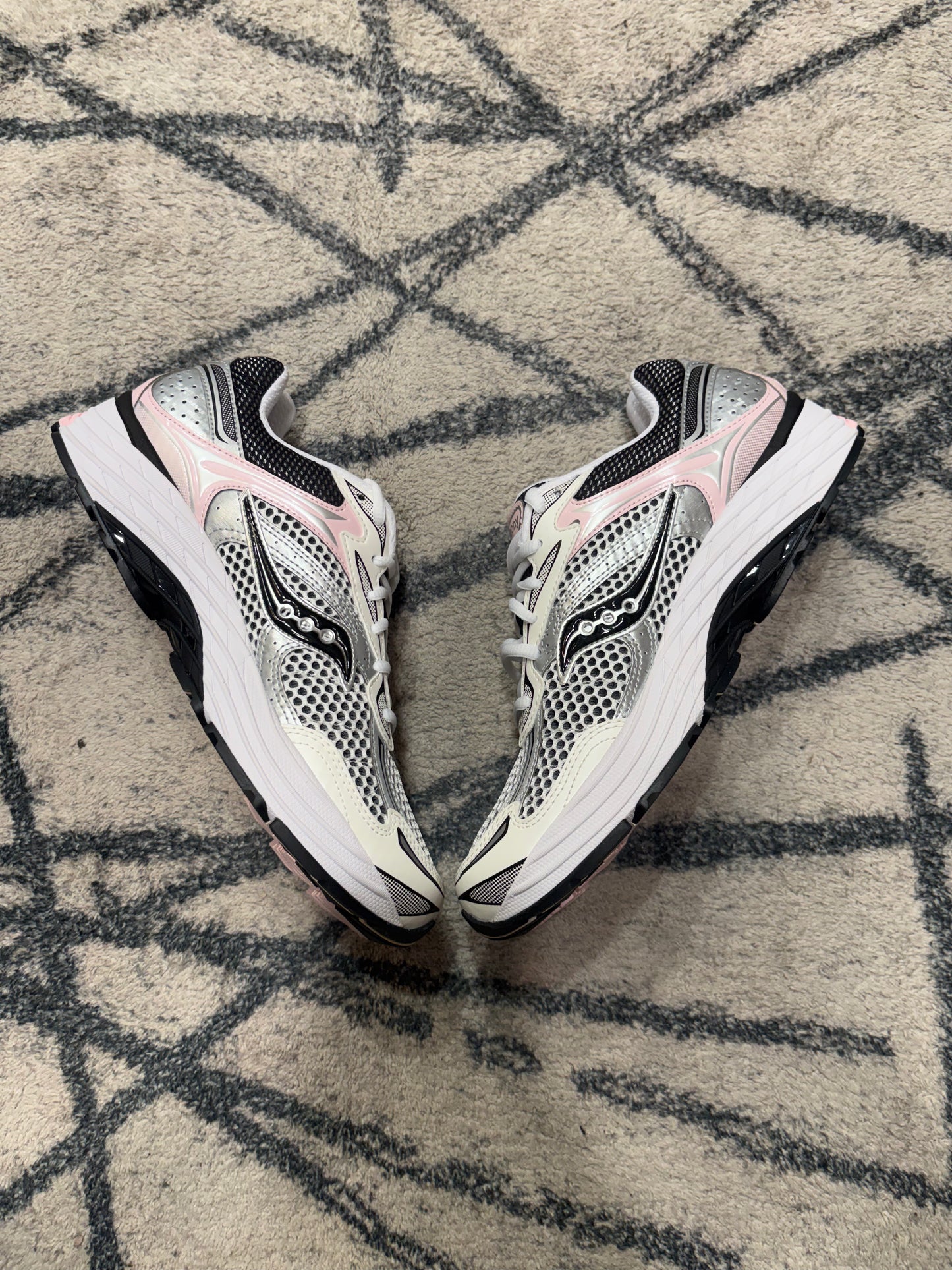Saucony Progrid Omni 9 Silver Pink