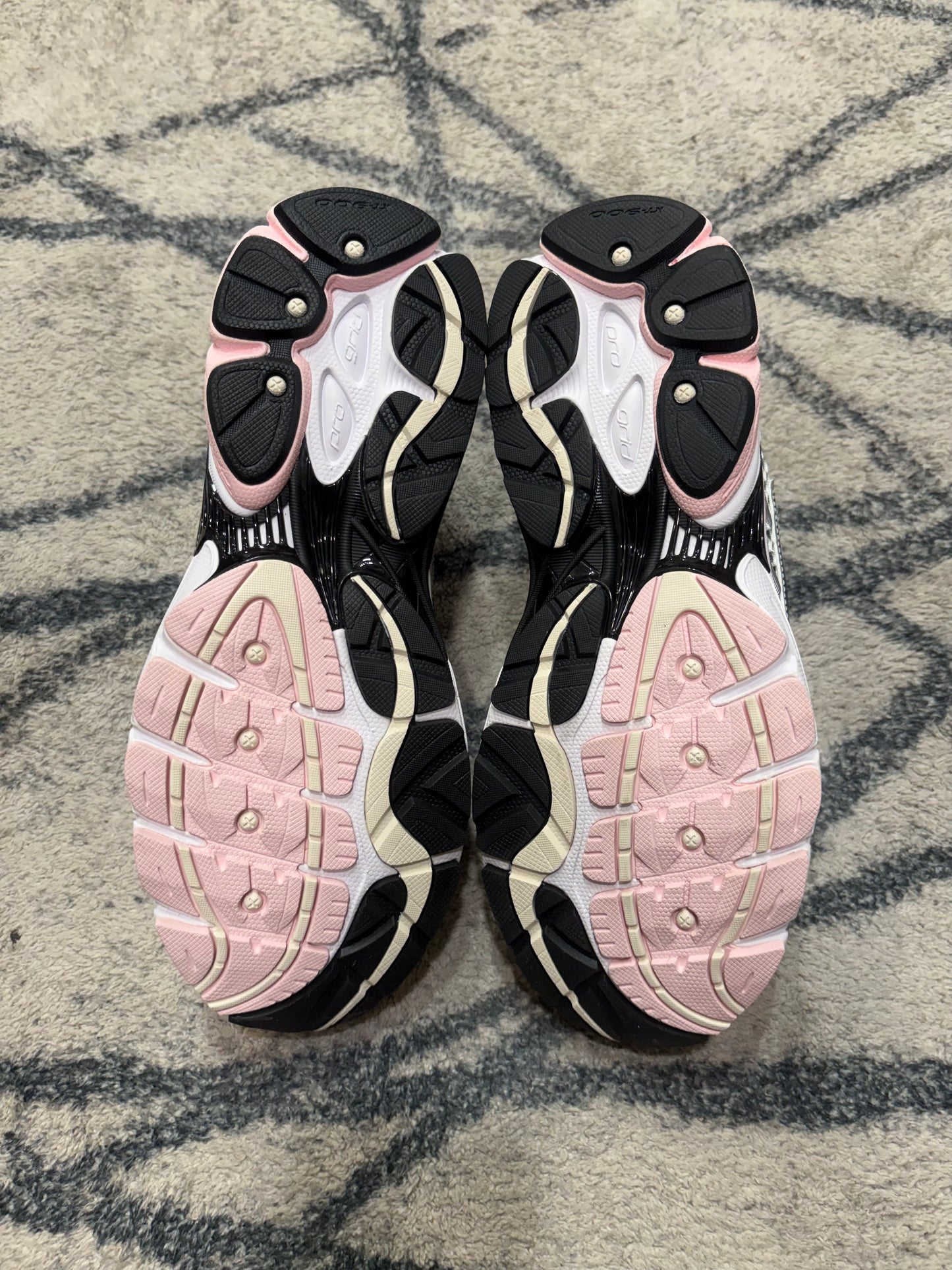Saucony Progrid Omni 9 Silver Pink