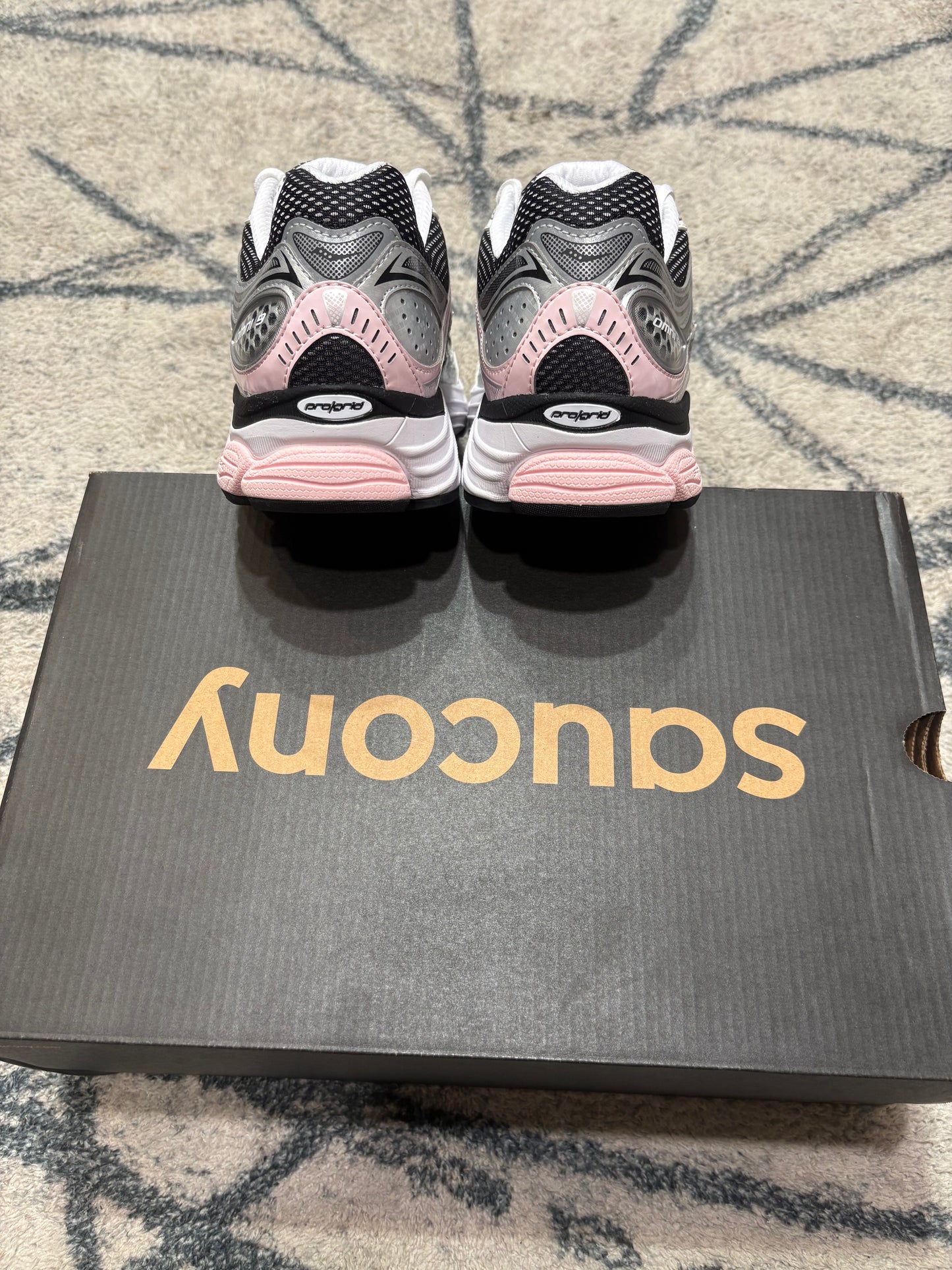Saucony Progrid Omni 9 Silver Pink