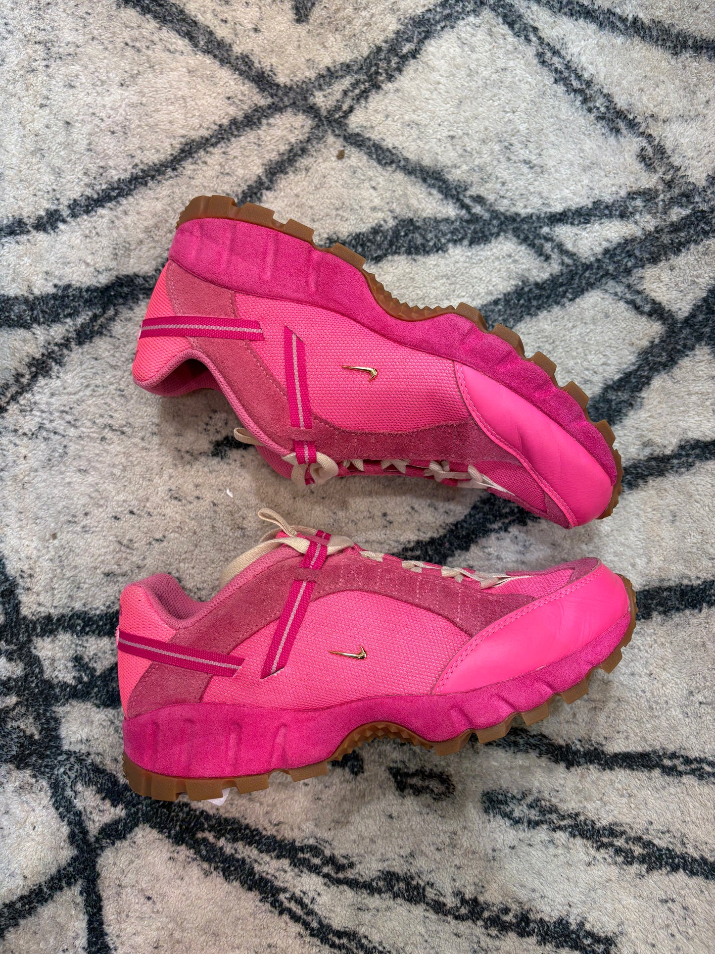 Nike Humara Jacquemus pink