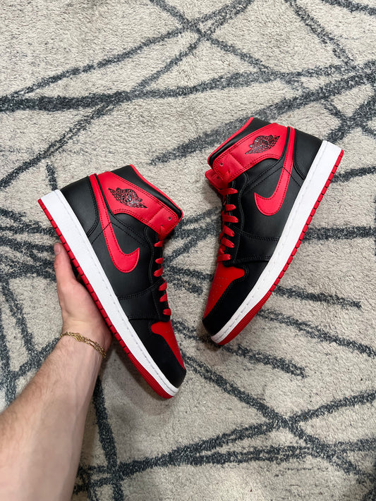 Air Jordan 1 Mid Black Fire Red