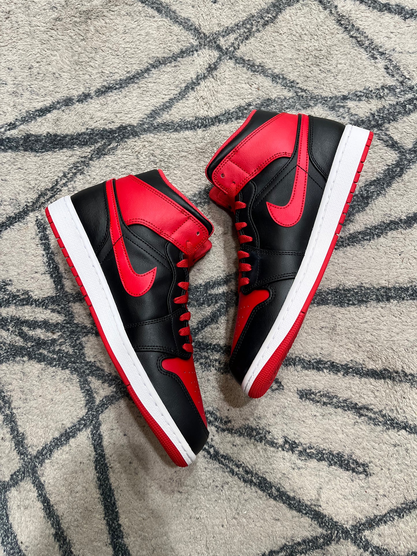 Air Jordan 1 Mid Black Fire Red
