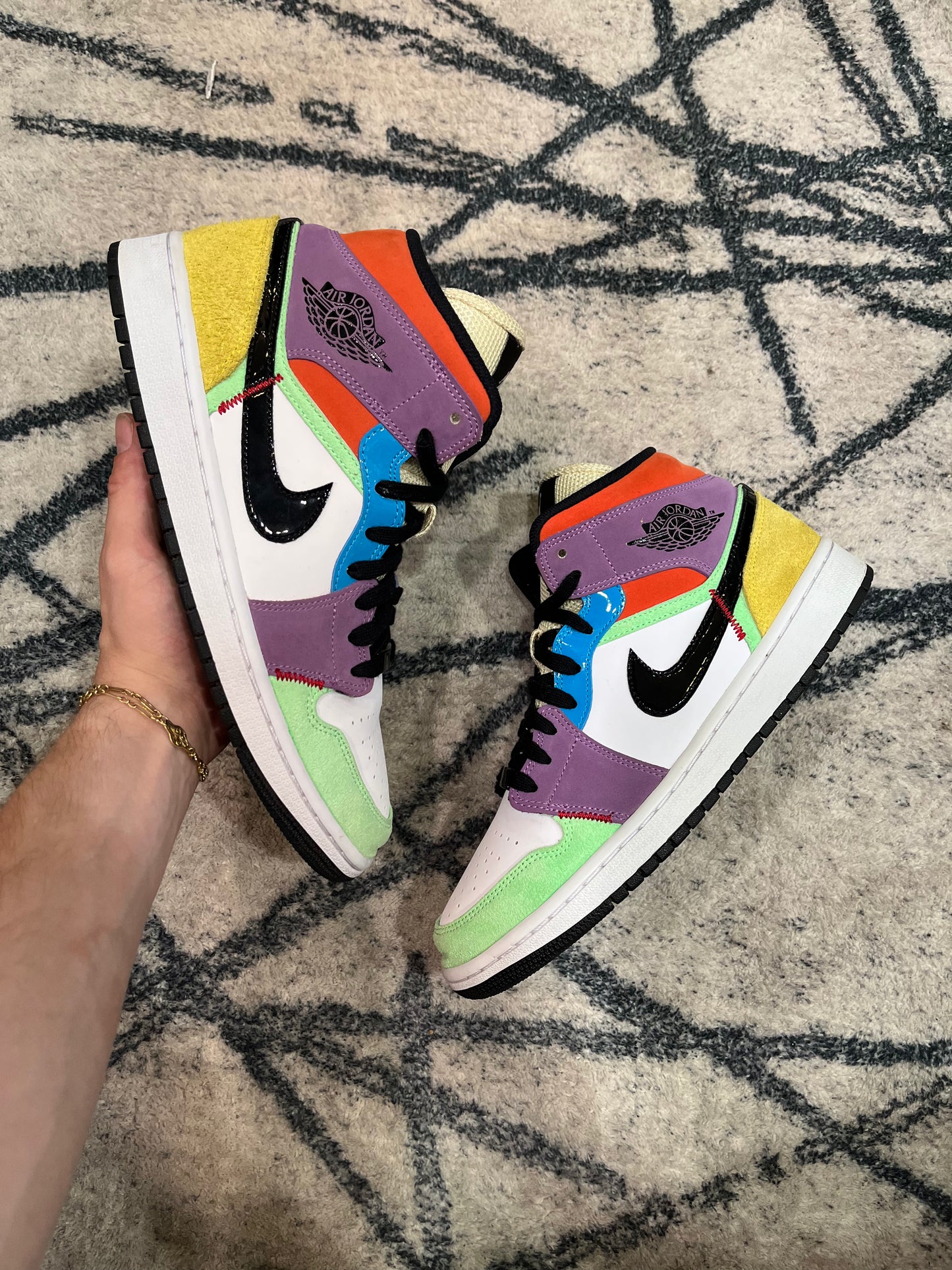 Air Jordan 1 Mid Lightbubl