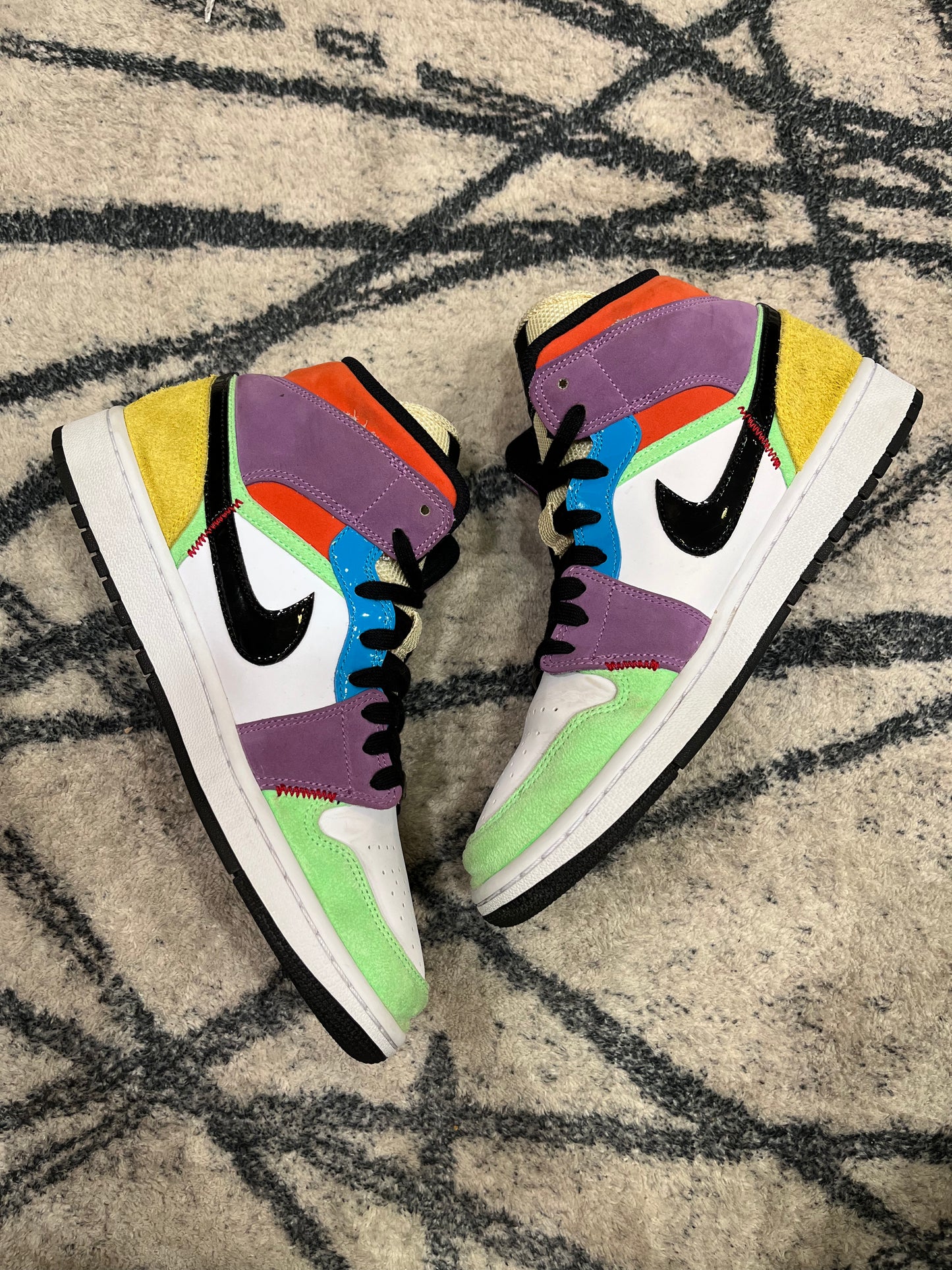 Air Jordan 1 Mid Lightbubl