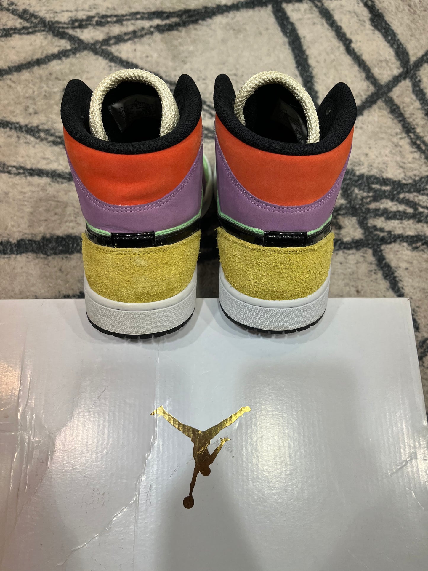 Air Jordan 1 Mid Lightbubl