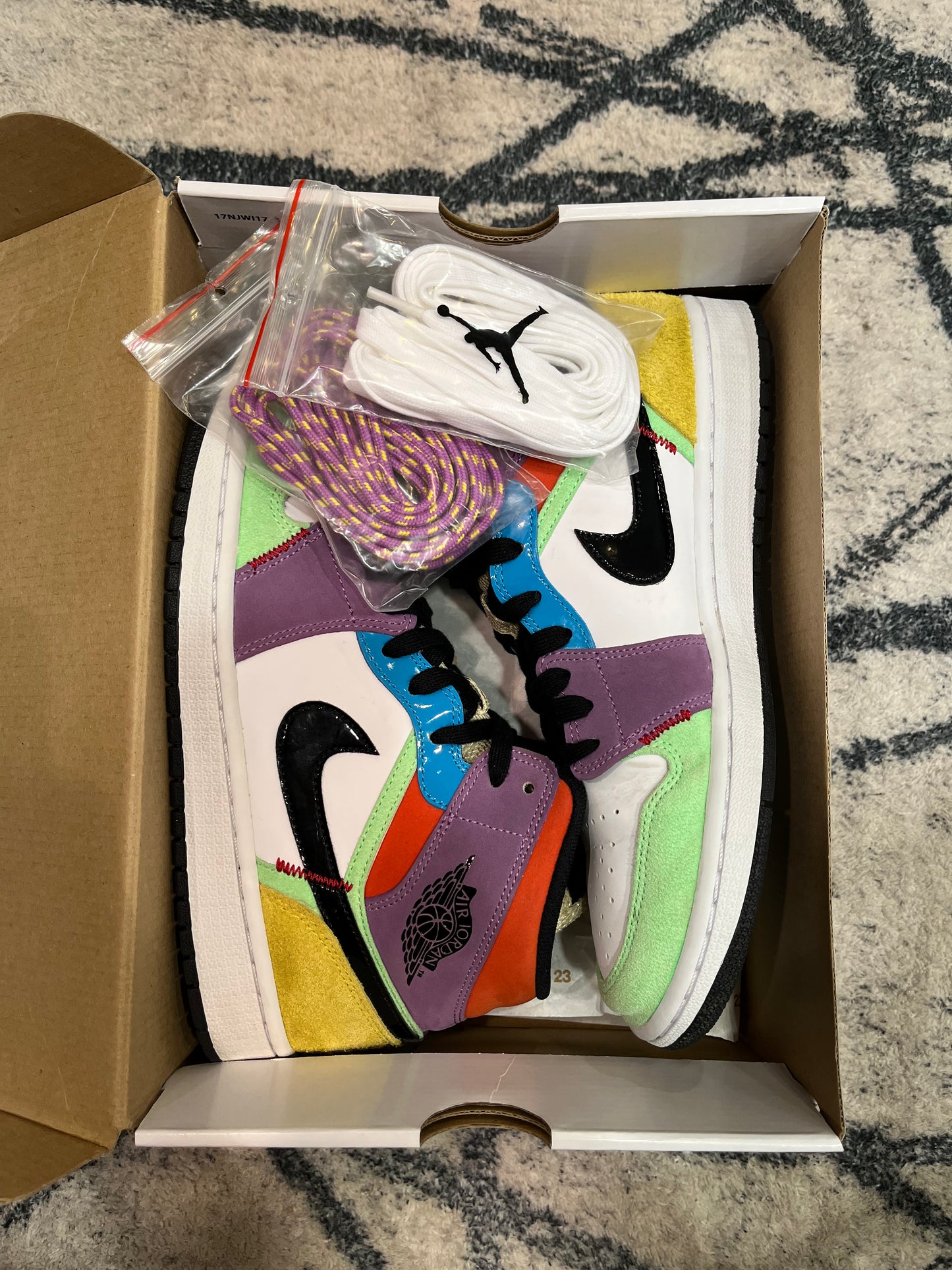 Air Jordan 1 Mid Lightbubl