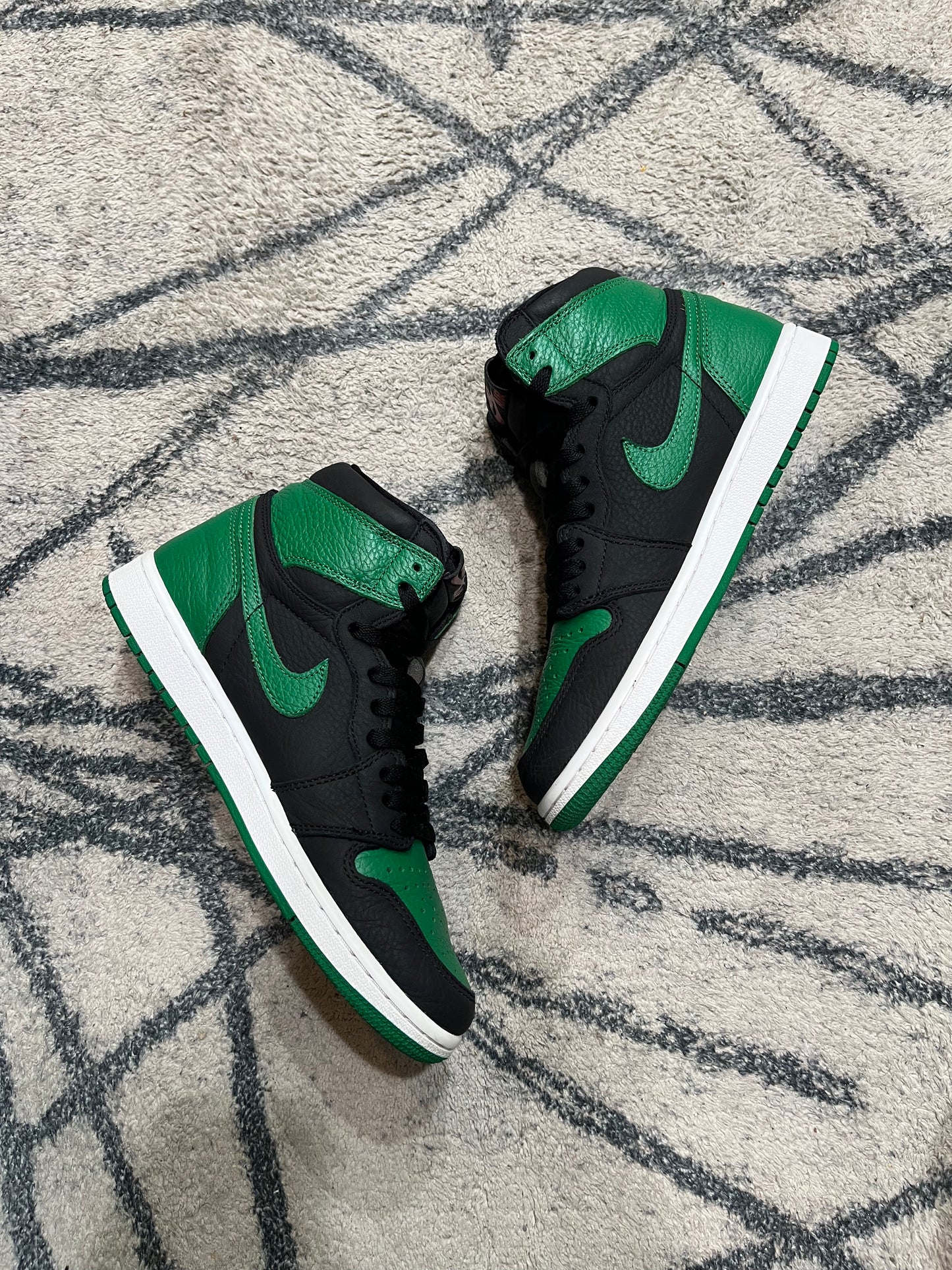 Air Jordan 1 Pine Green