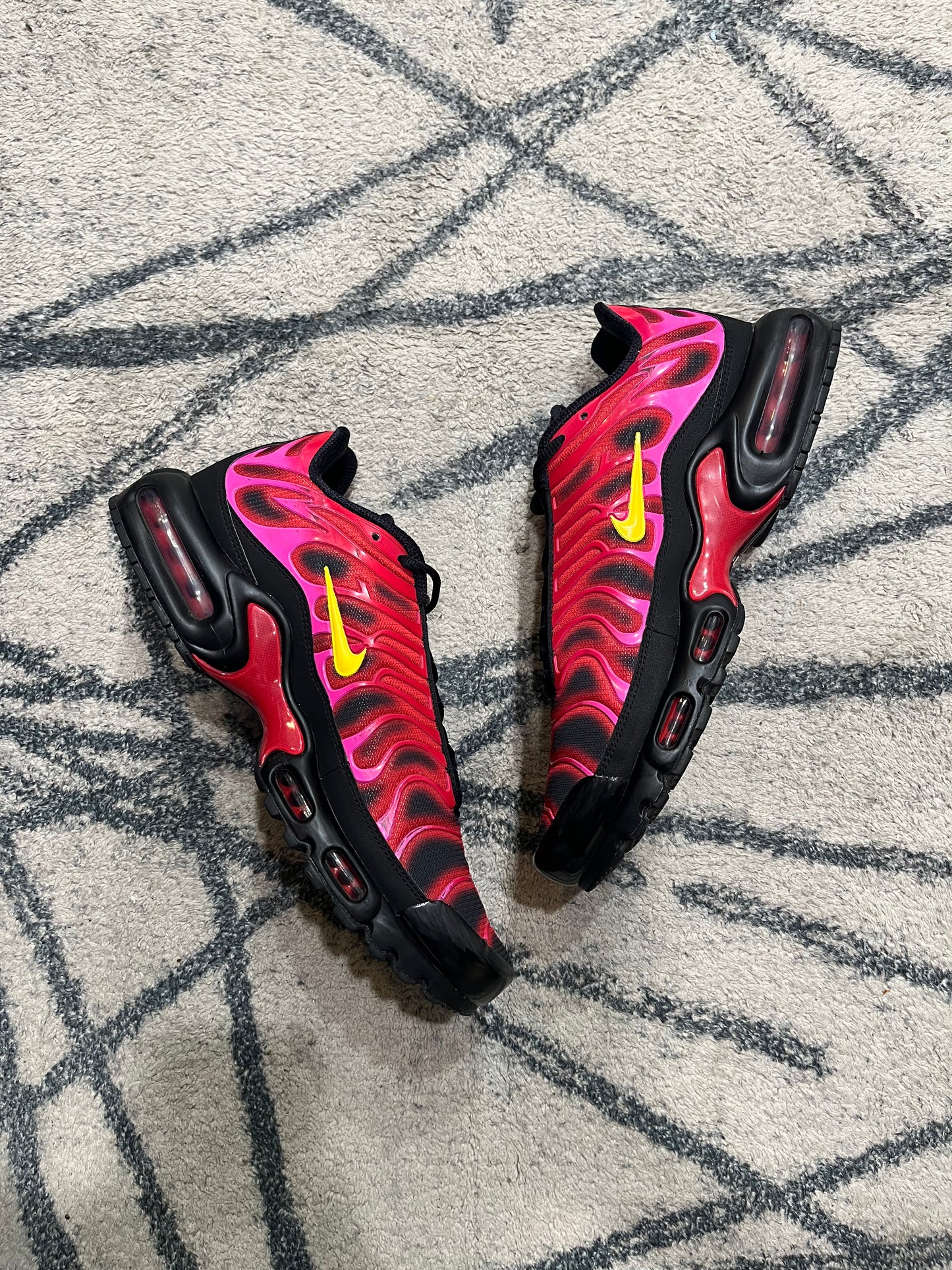 Nike Air Max Plus Supreme University Red