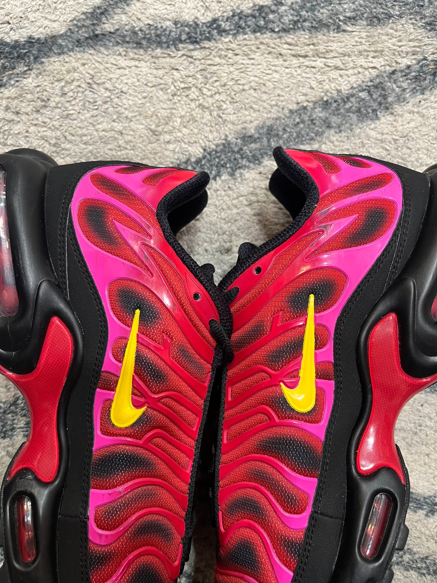 Nike Air Max Plus Supreme University Red