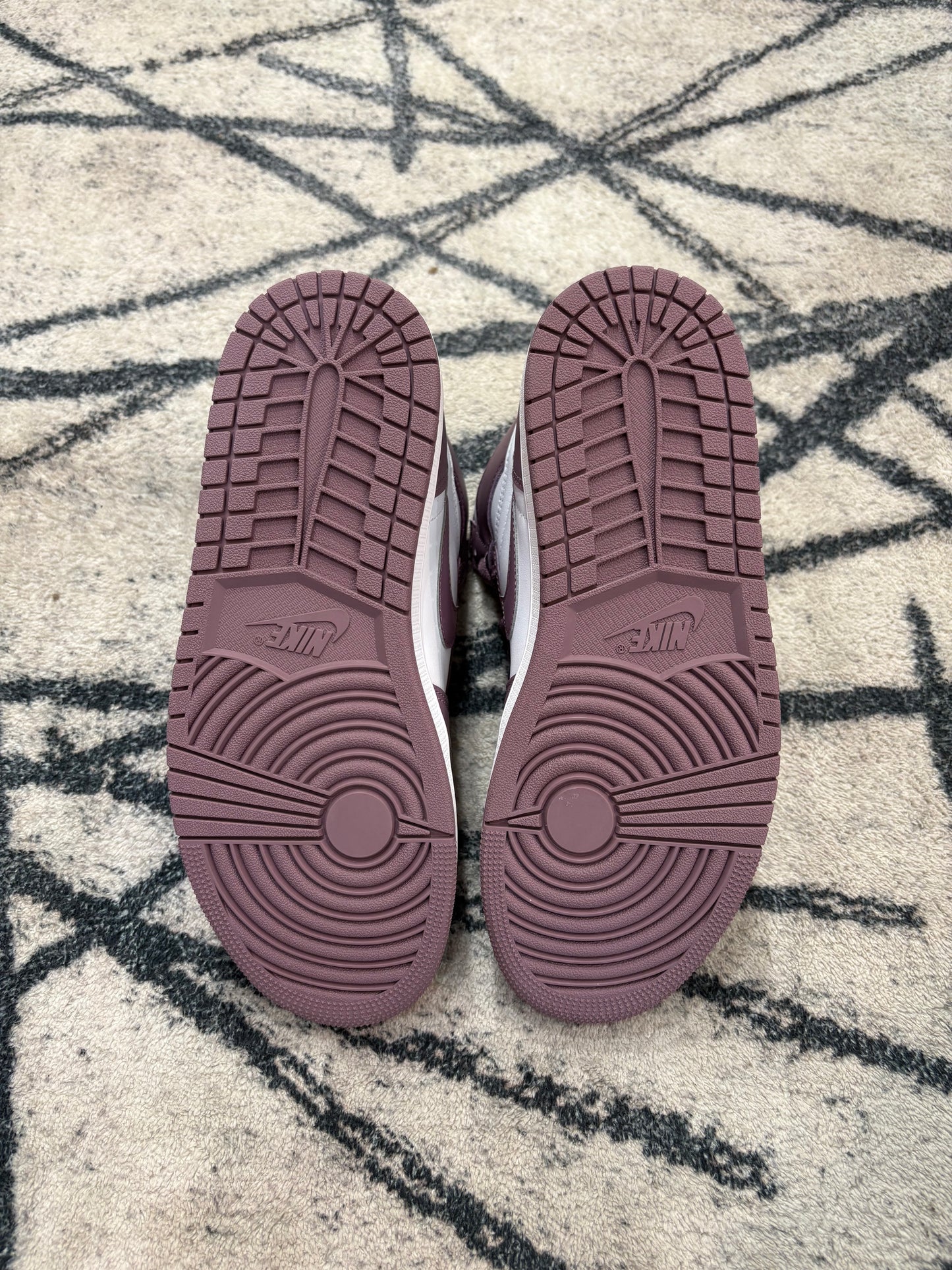 Air Jordan 1 Retro High Mauve
