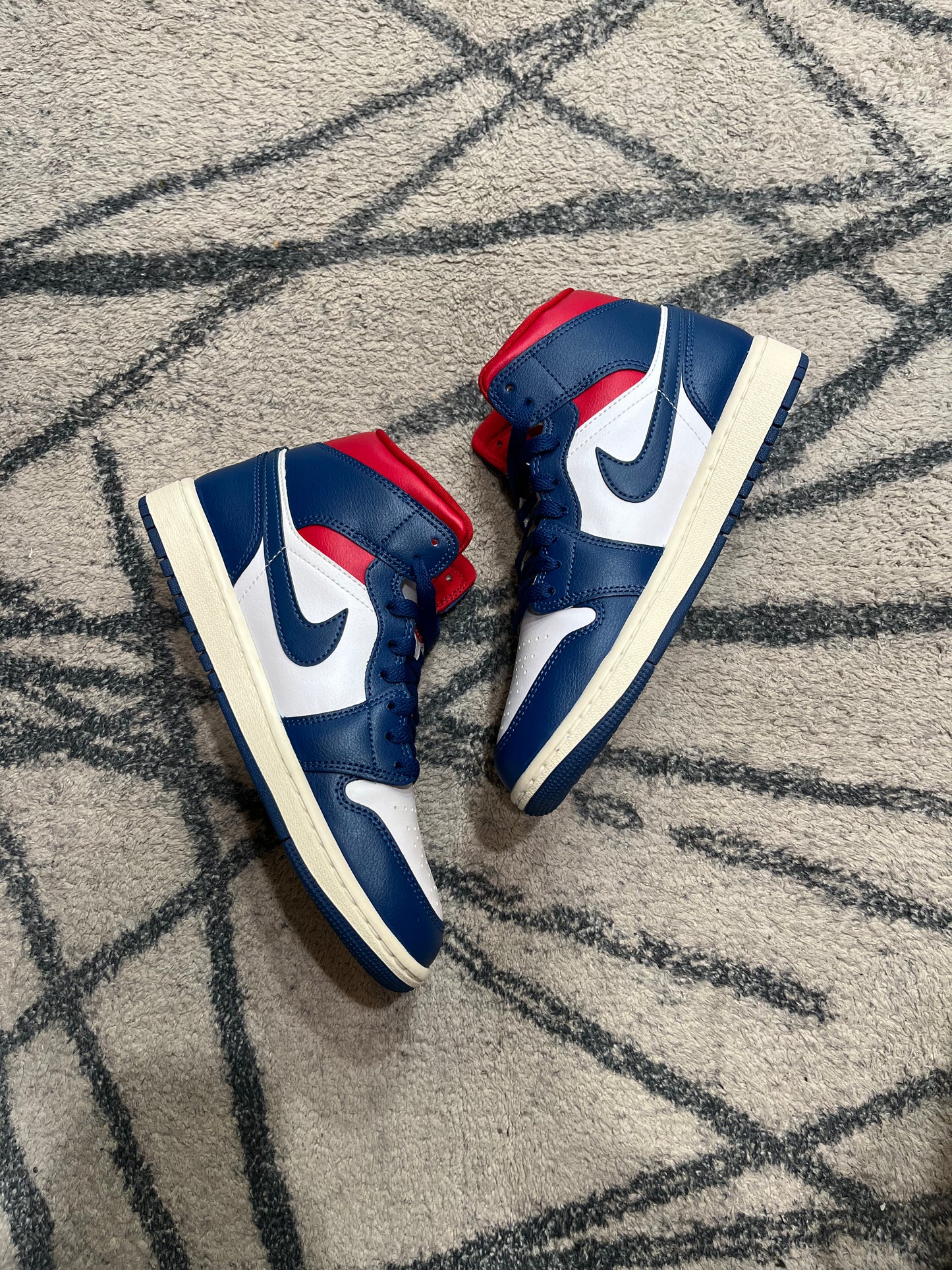 Air Jordan 1 Mid French Blue Gym Red