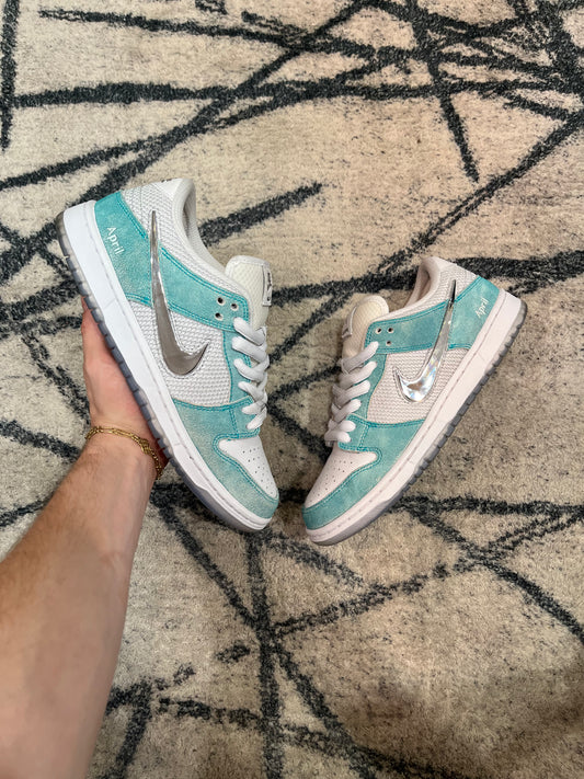 Nike Dunk SB April