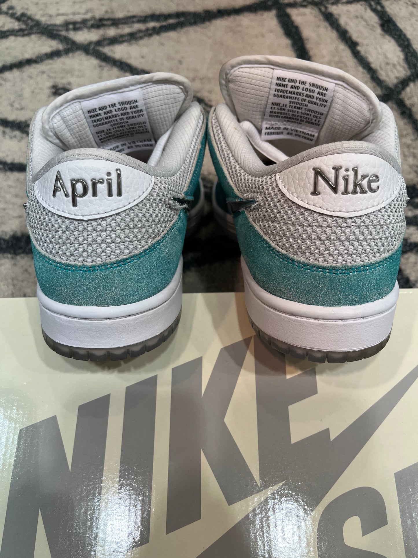 Nike Dunk SB April