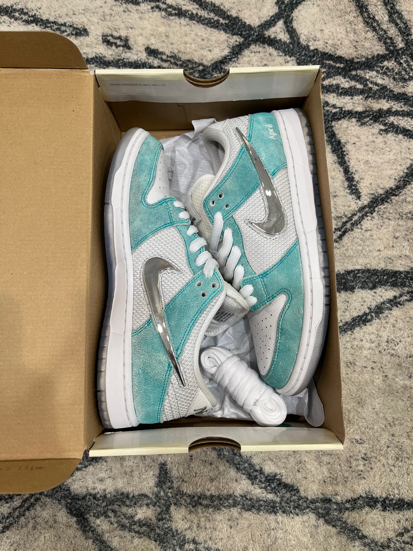 Nike Dunk SB April