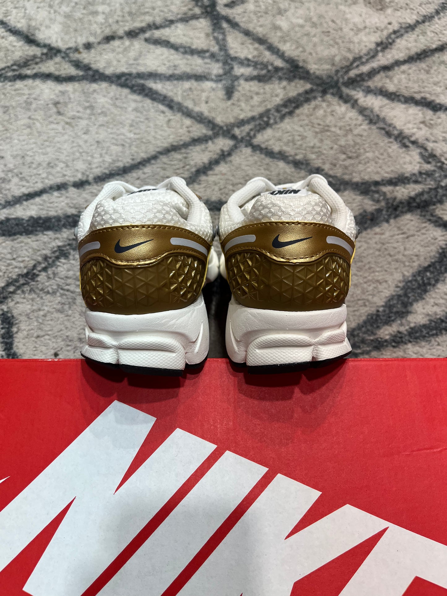 Nike Vomero 5 Gold