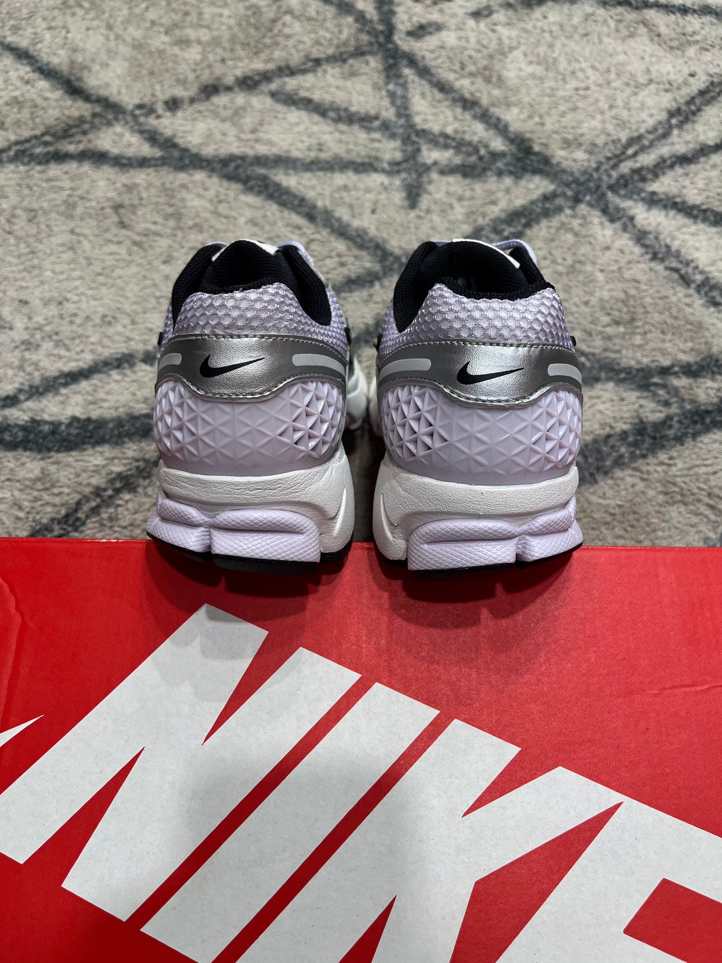 Nike Vomero 5 Lila Fluffy