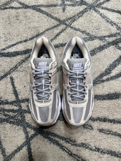 Nike Vomero 5 Orewood Grey