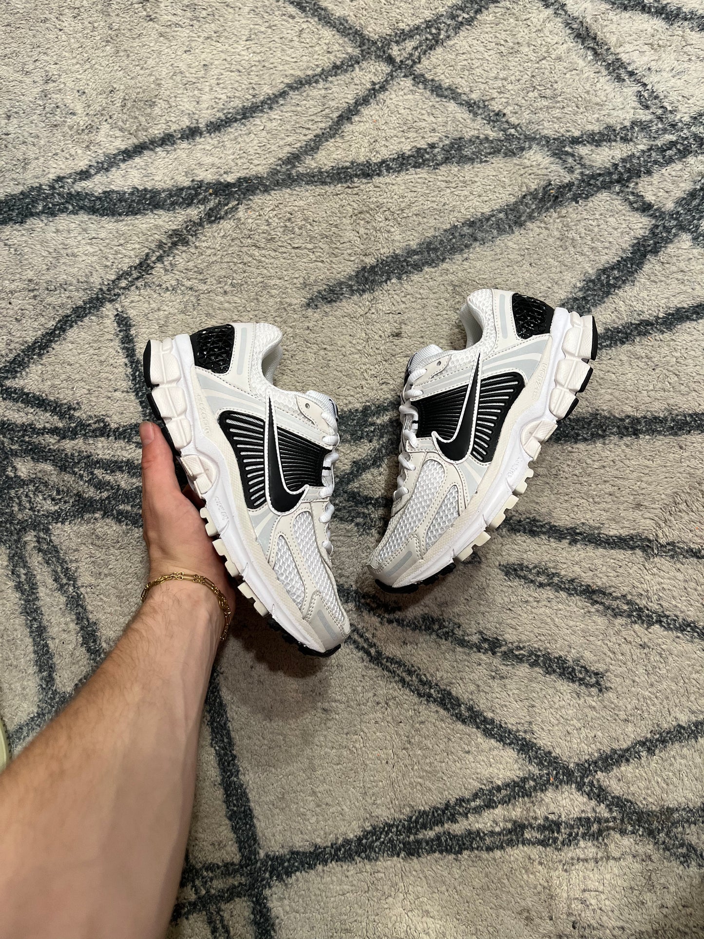 Nike Vomero 5 Black White