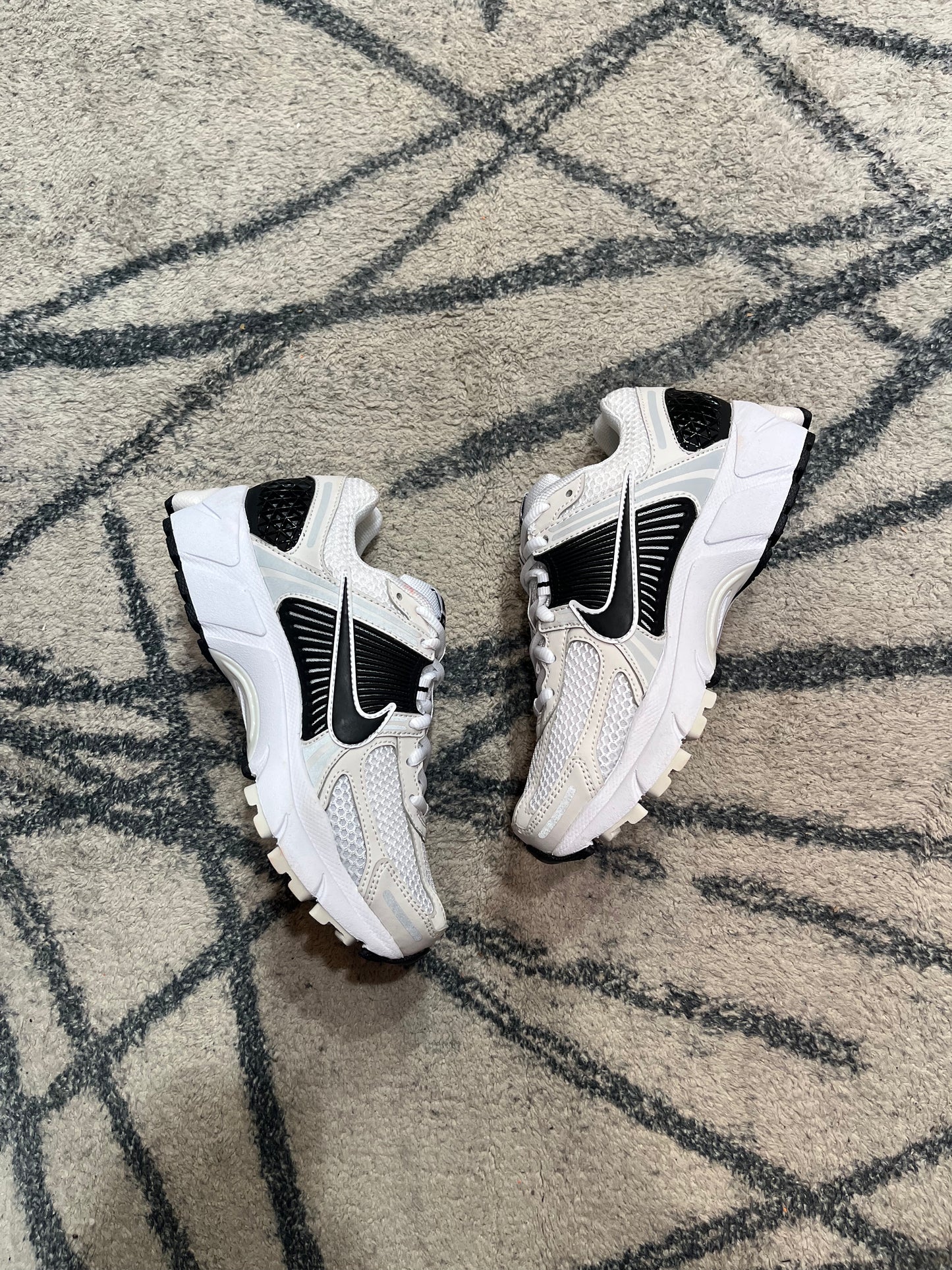 Nike Vomero 5 Black White