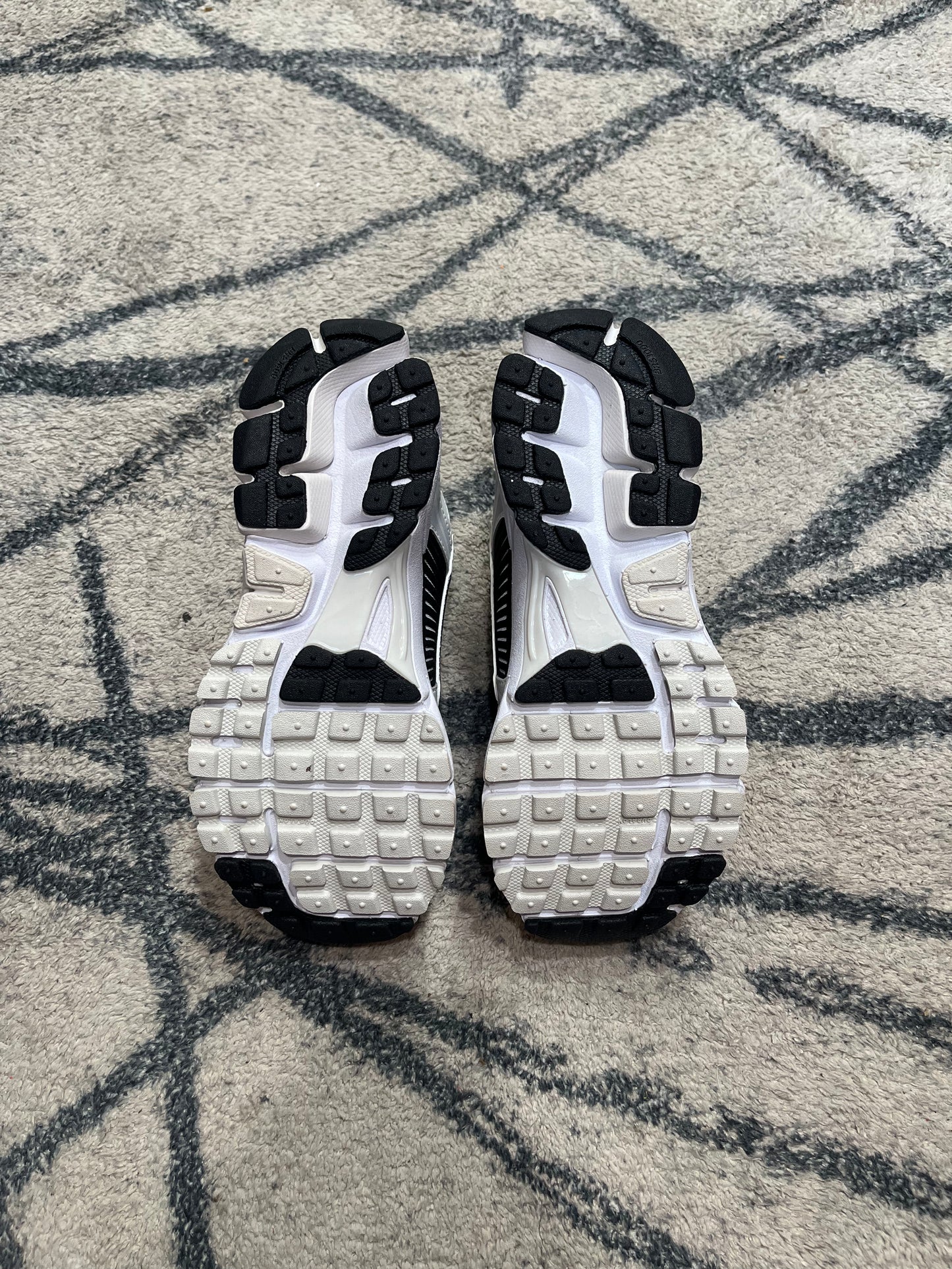 Nike Vomero 5 Black White