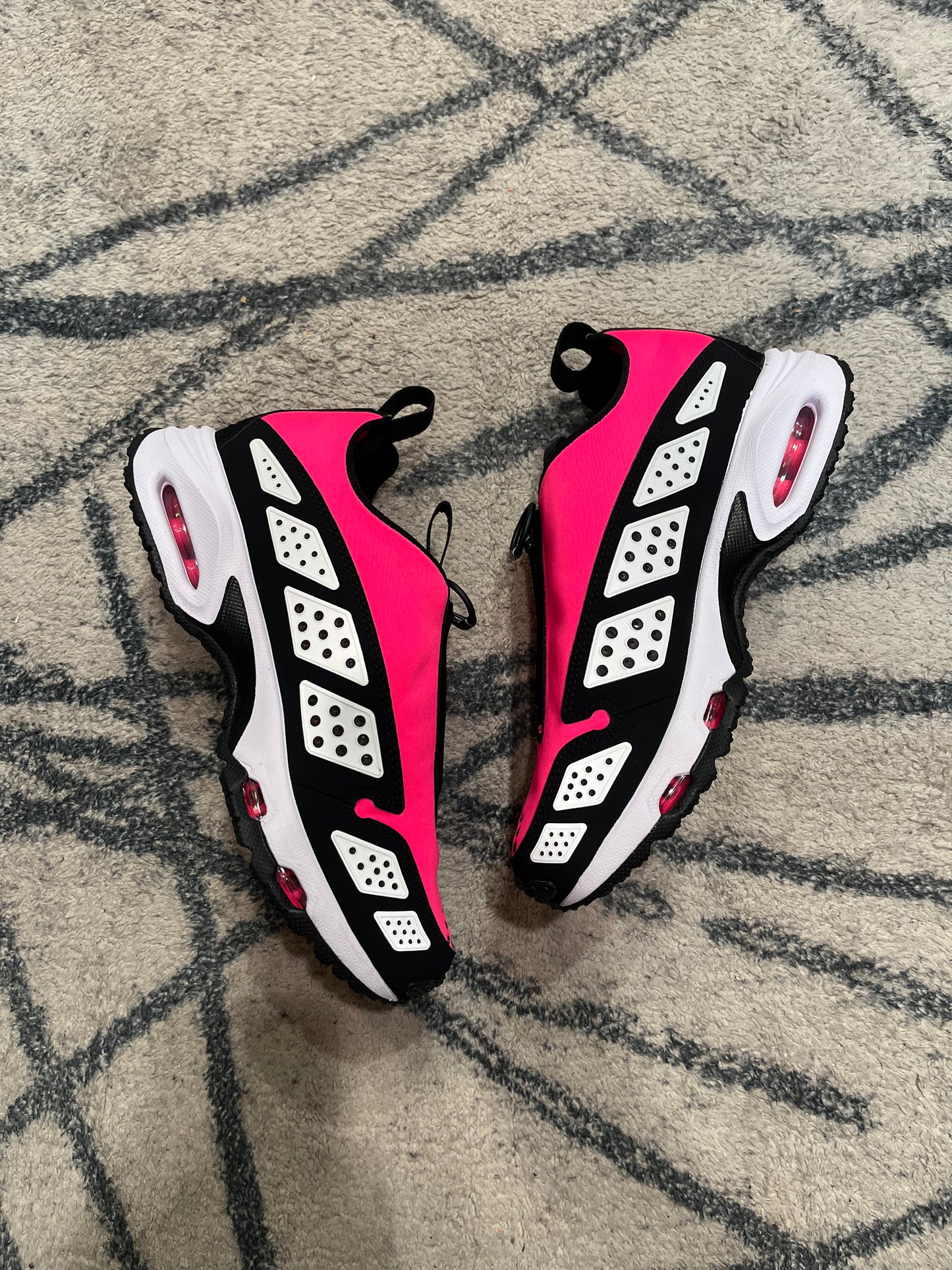 Nike Air Max SNDR Hyper Pink