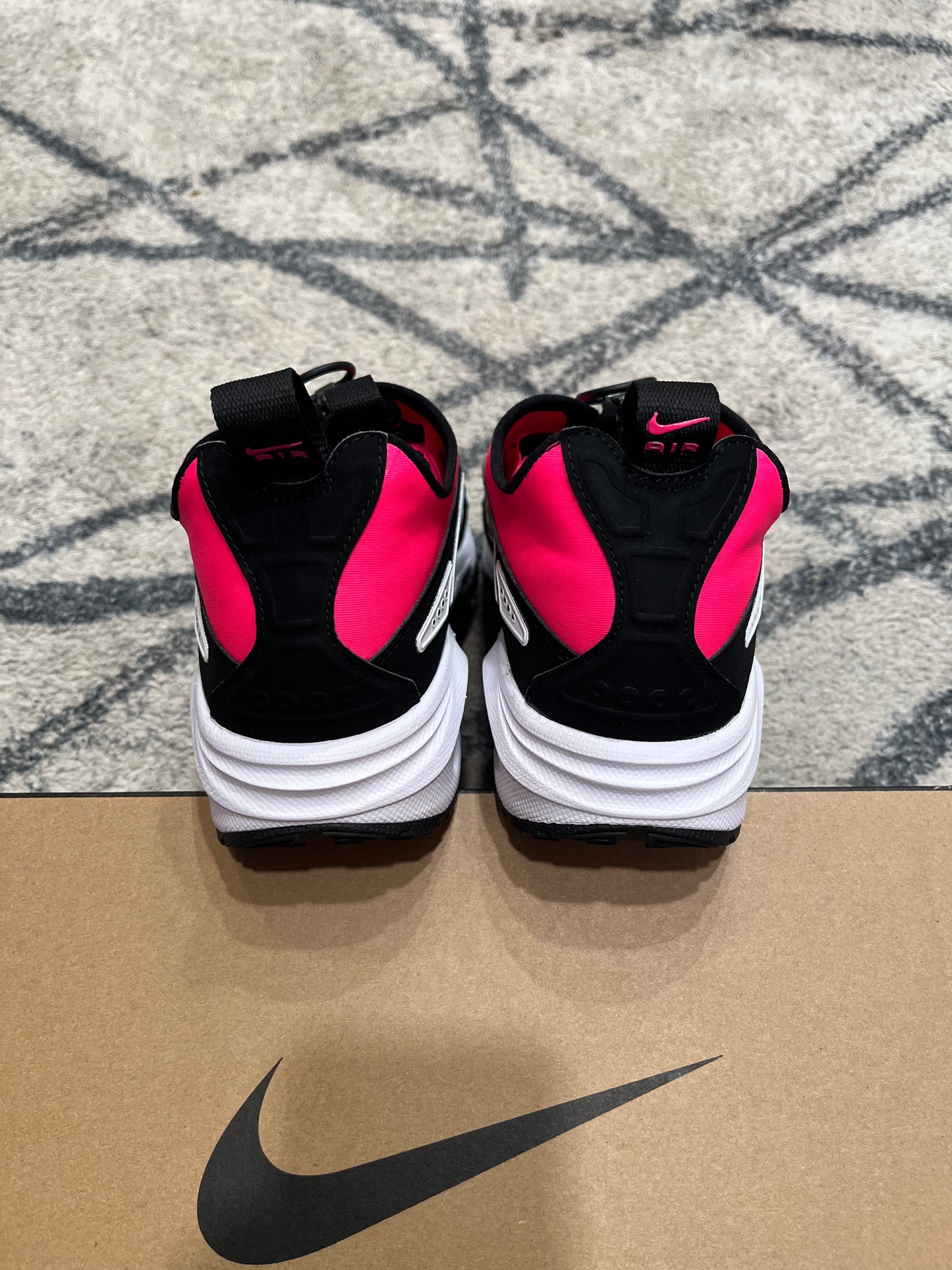 Nike Air Max SNDR Hyper Pink