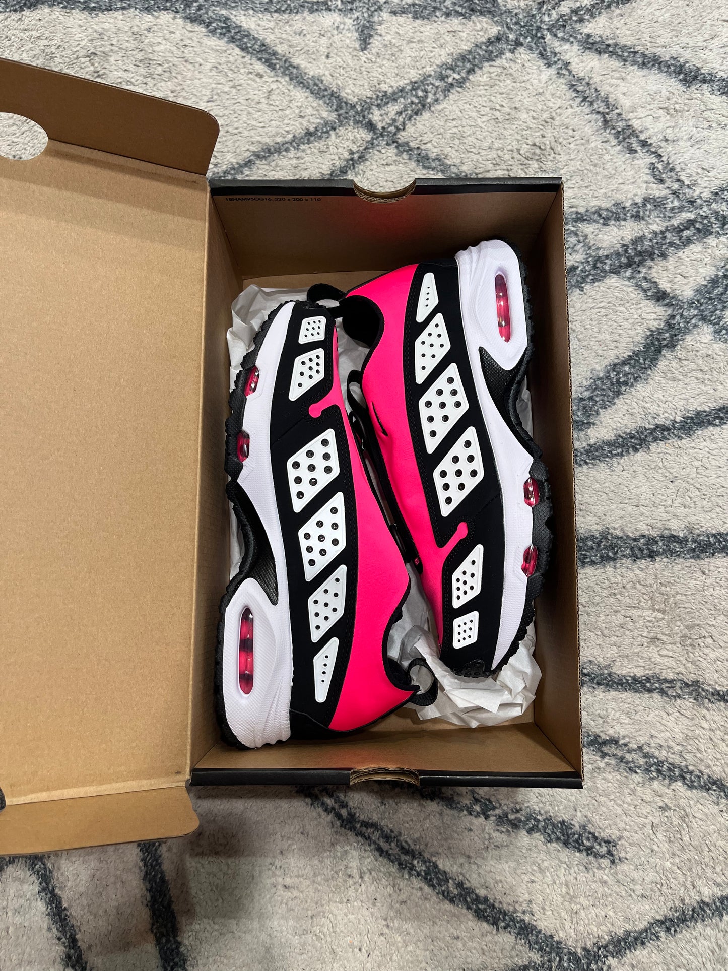 Nike Air Max SNDR Hyper Pink