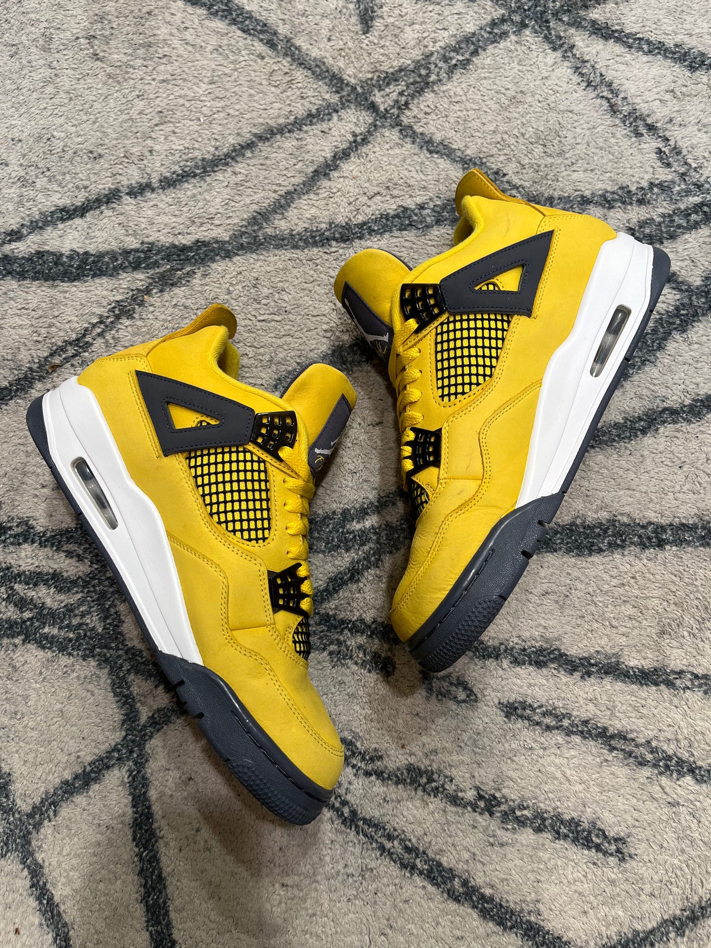 Air Jordan 4 Lightning