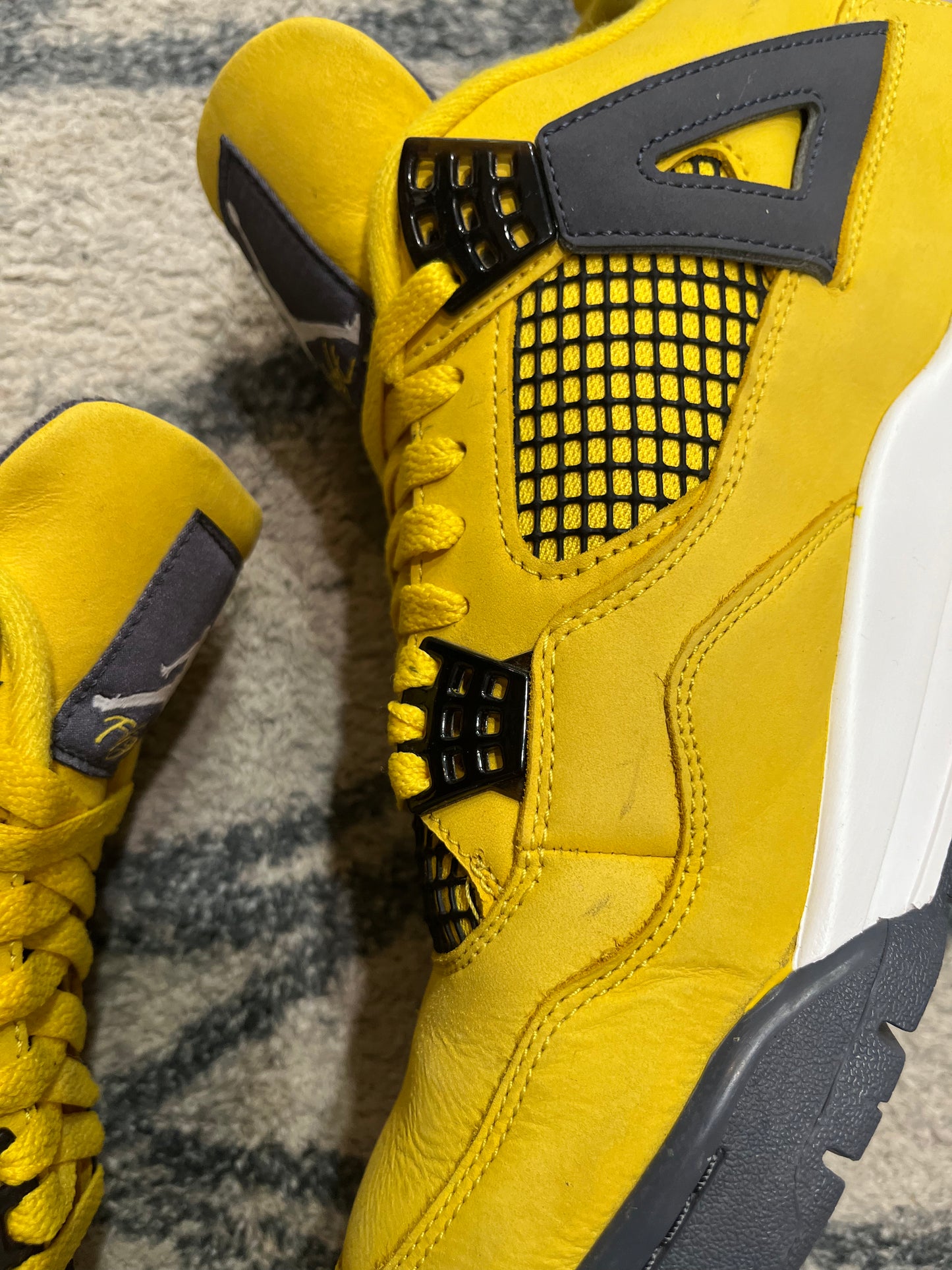 Air Jordan 4 Lightning