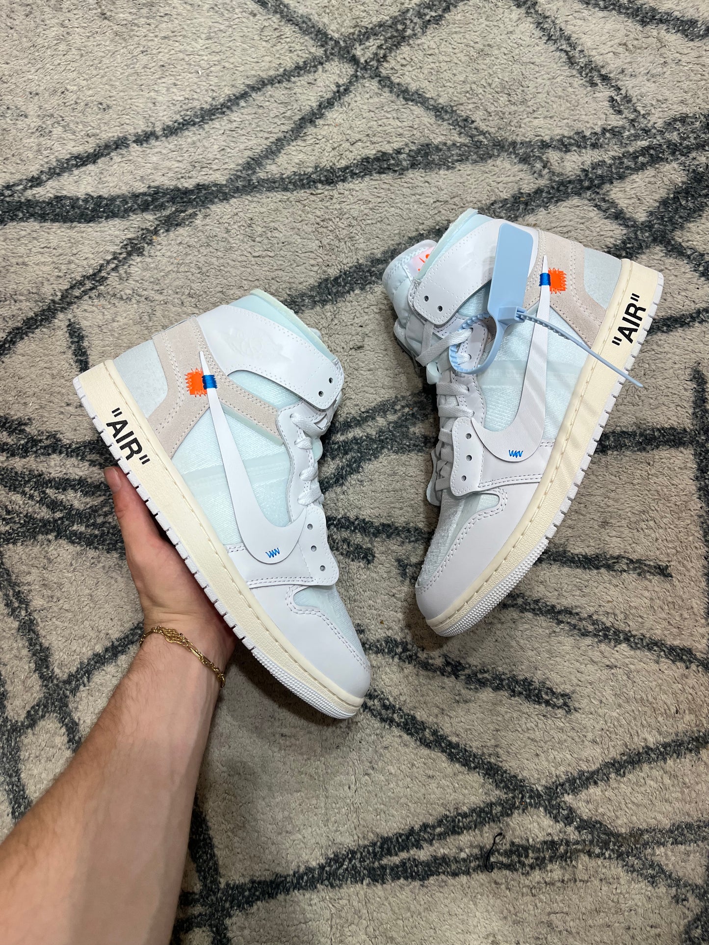 Air Jordan 1 Off White Alaska VAA