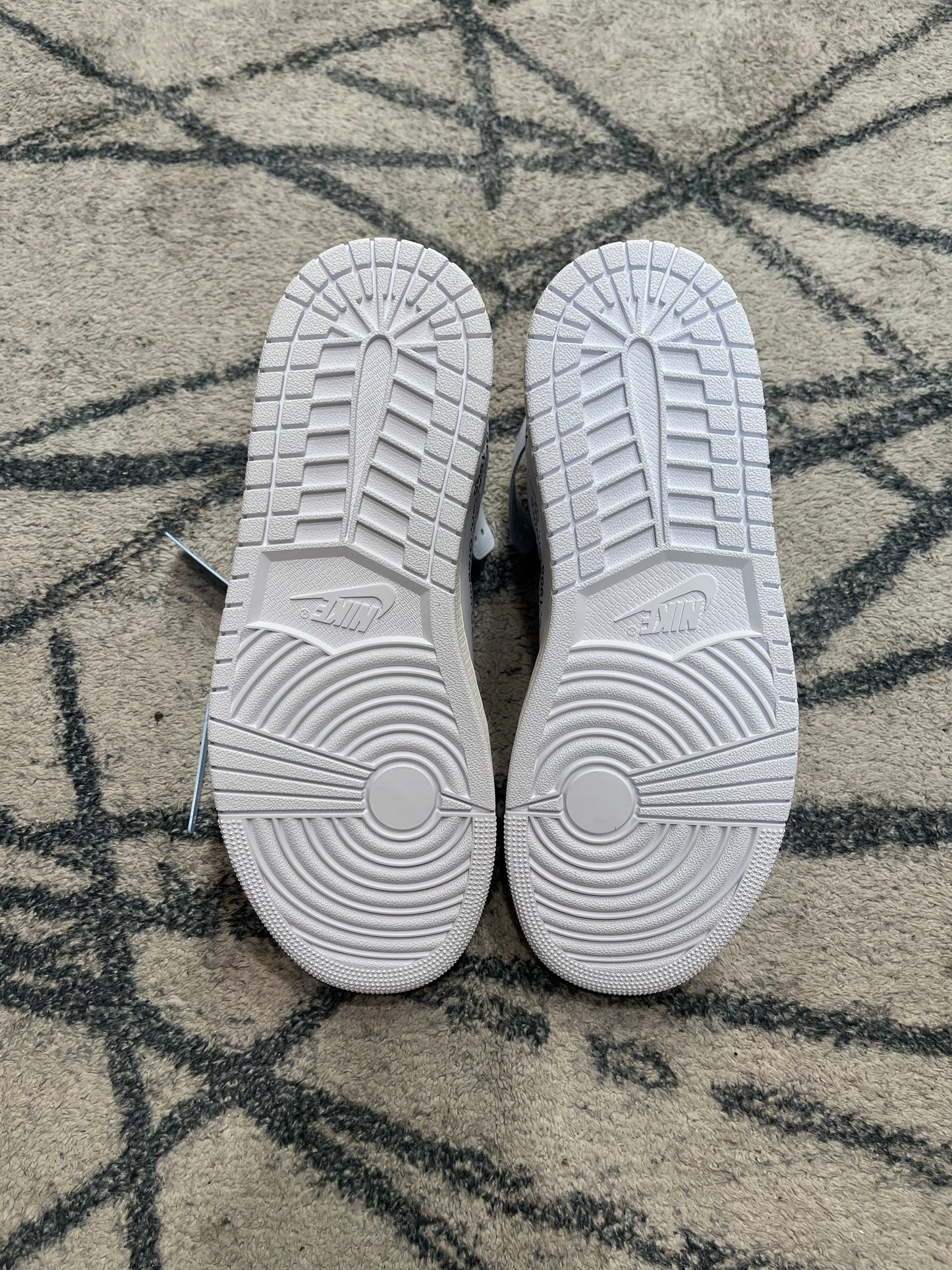Air Jordan 1 Off White Alaska VAA