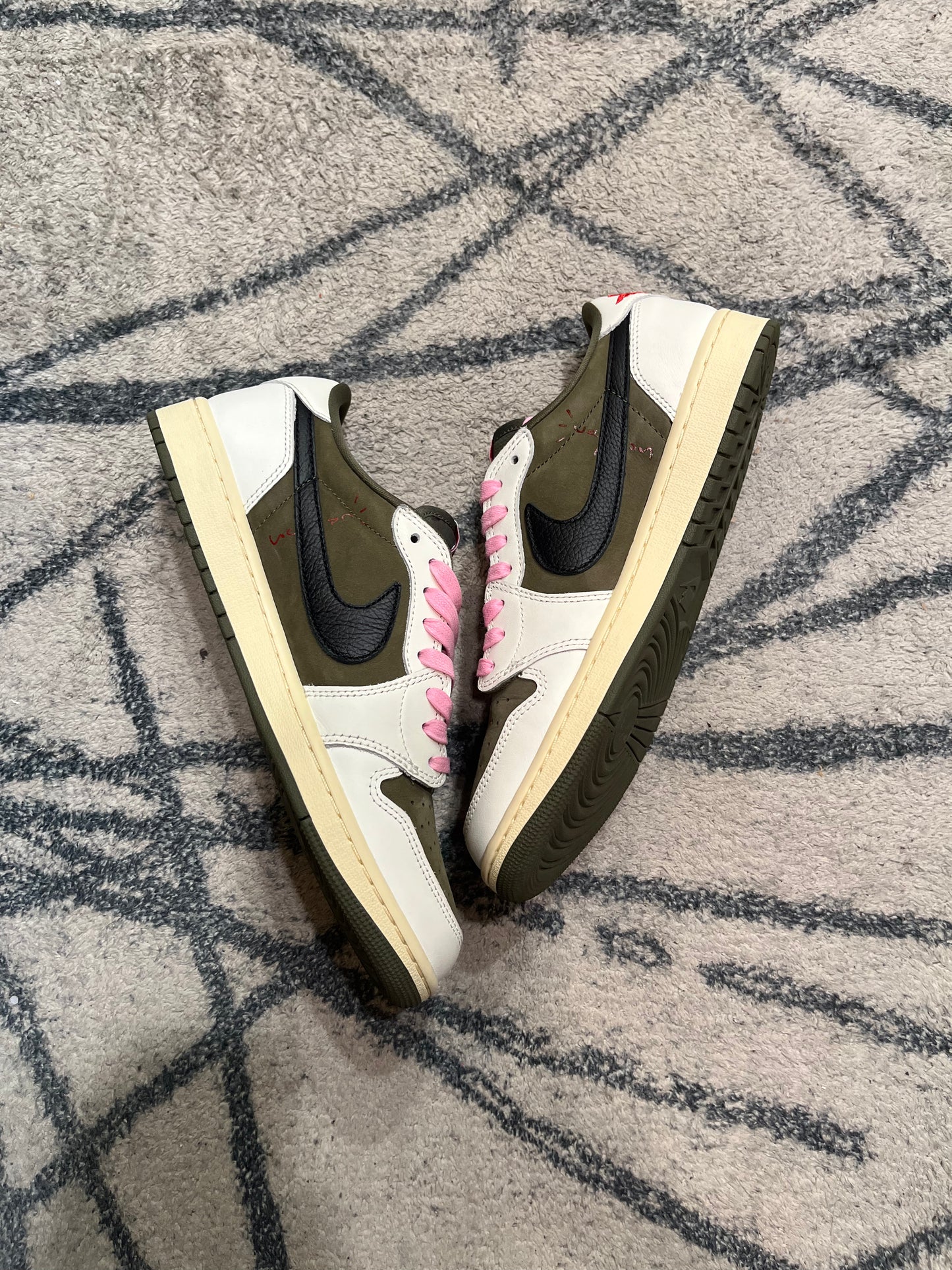 Air Jordan 1 Travis Medium Olive
