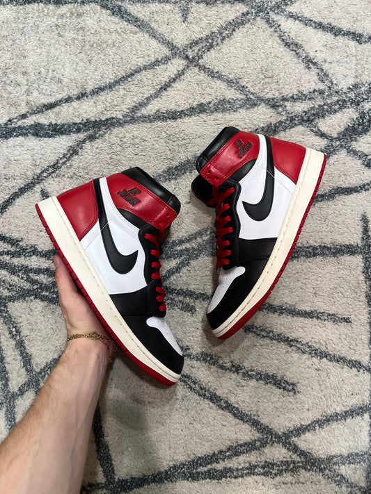 Air Jordan 1 Retro Black Toe