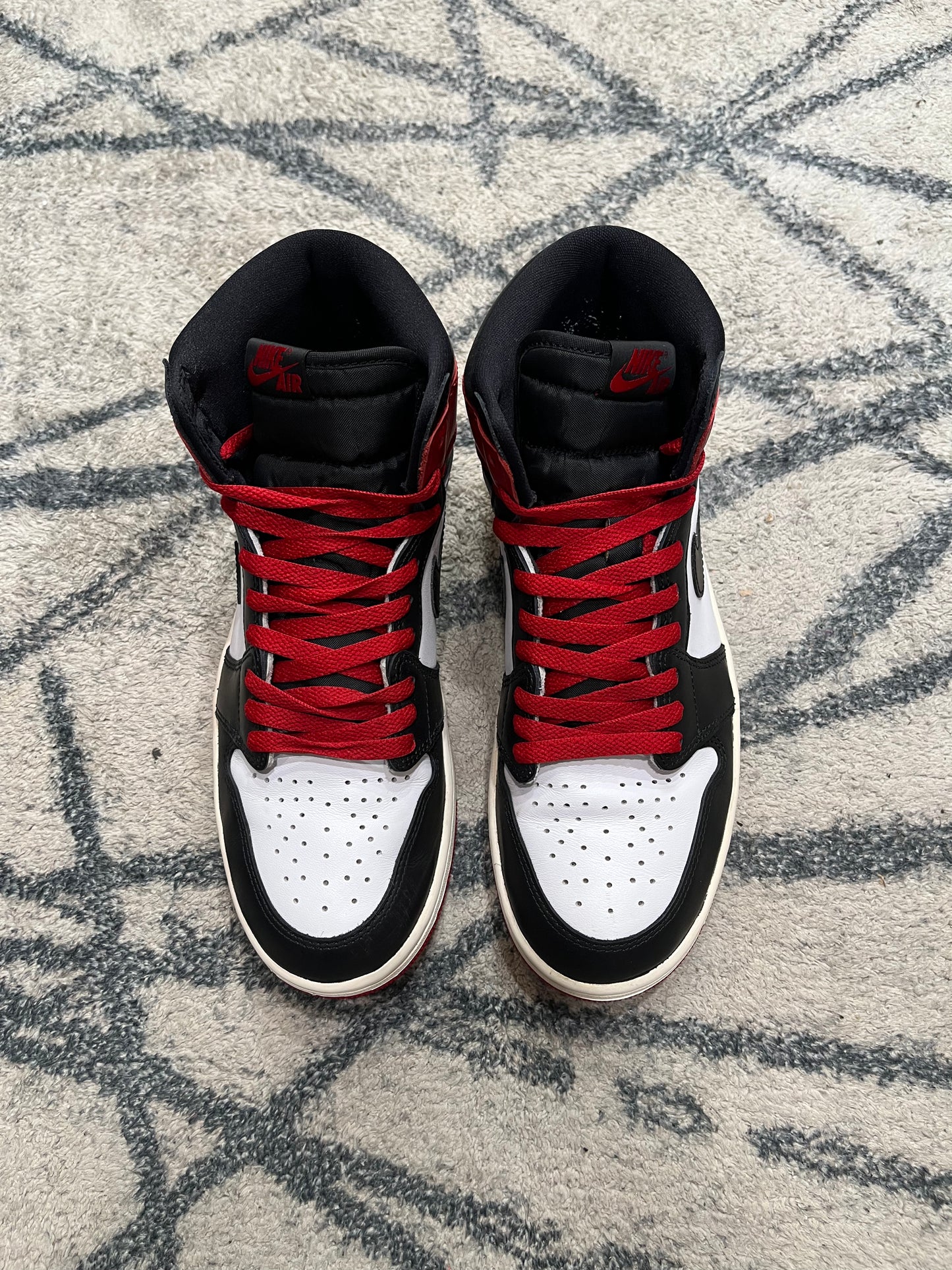 Air Jordan 1 Retro Black Toe