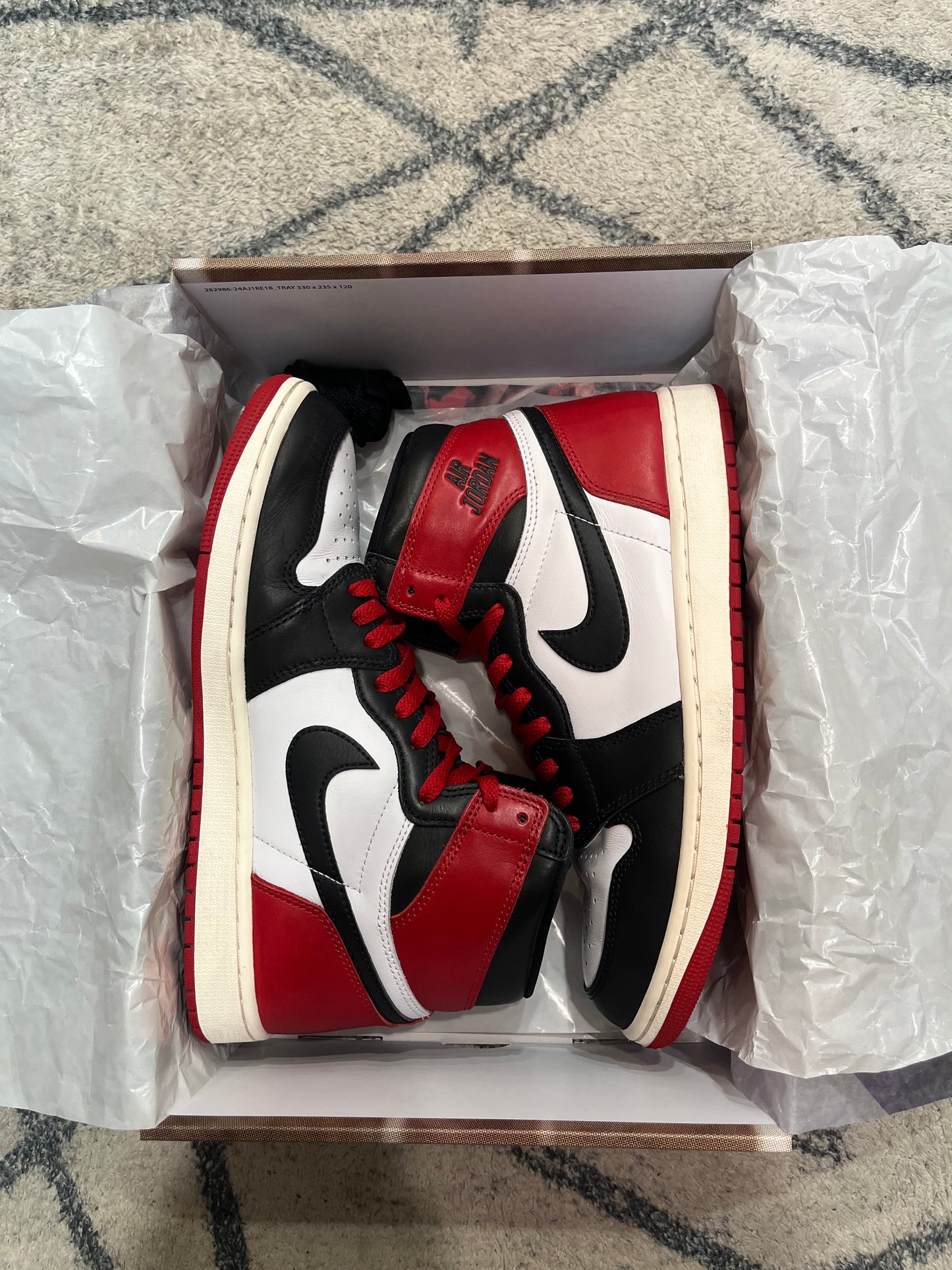 Air Jordan 1 Retro Black Toe