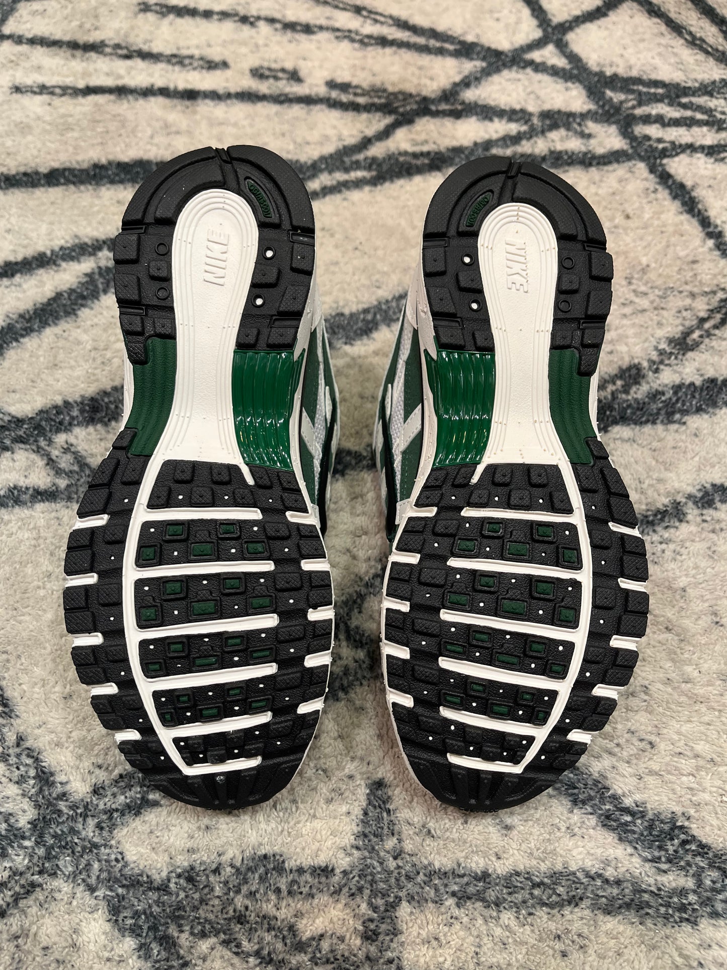 Nike P-6000 Pine Green