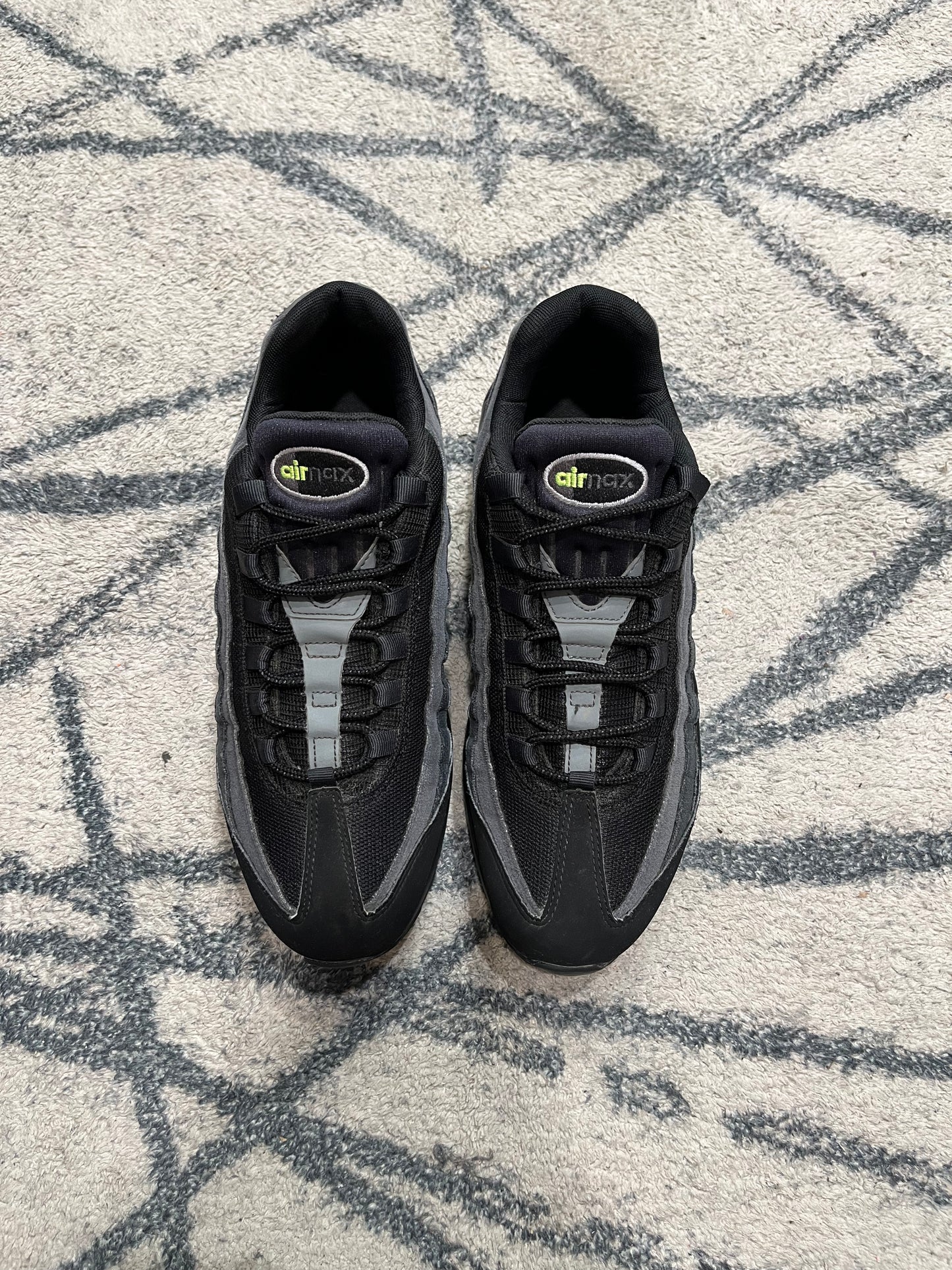Nike Air Max 95 Neon Retro Logo