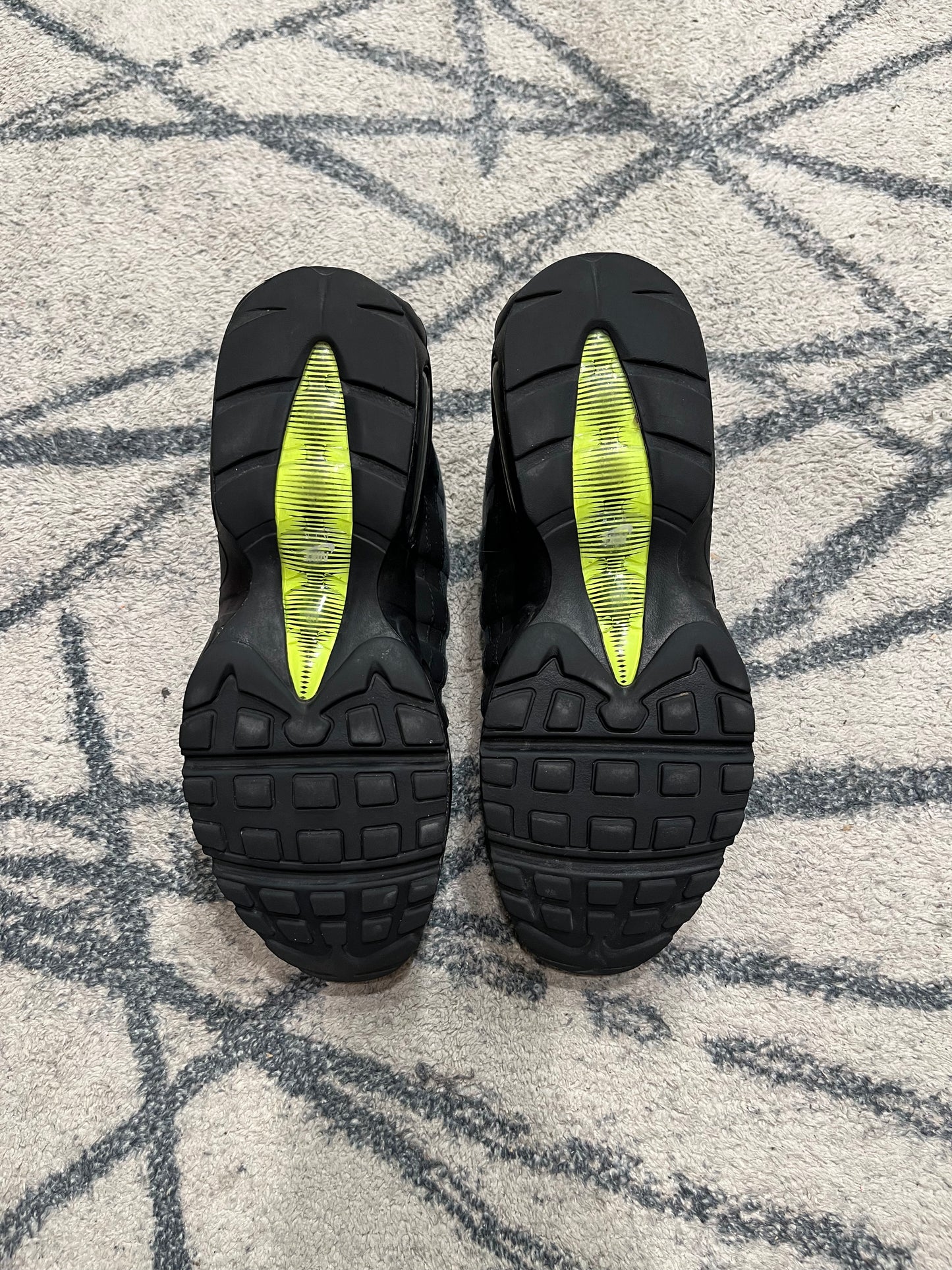 Nike Air Max 95 Neon Retro Logo