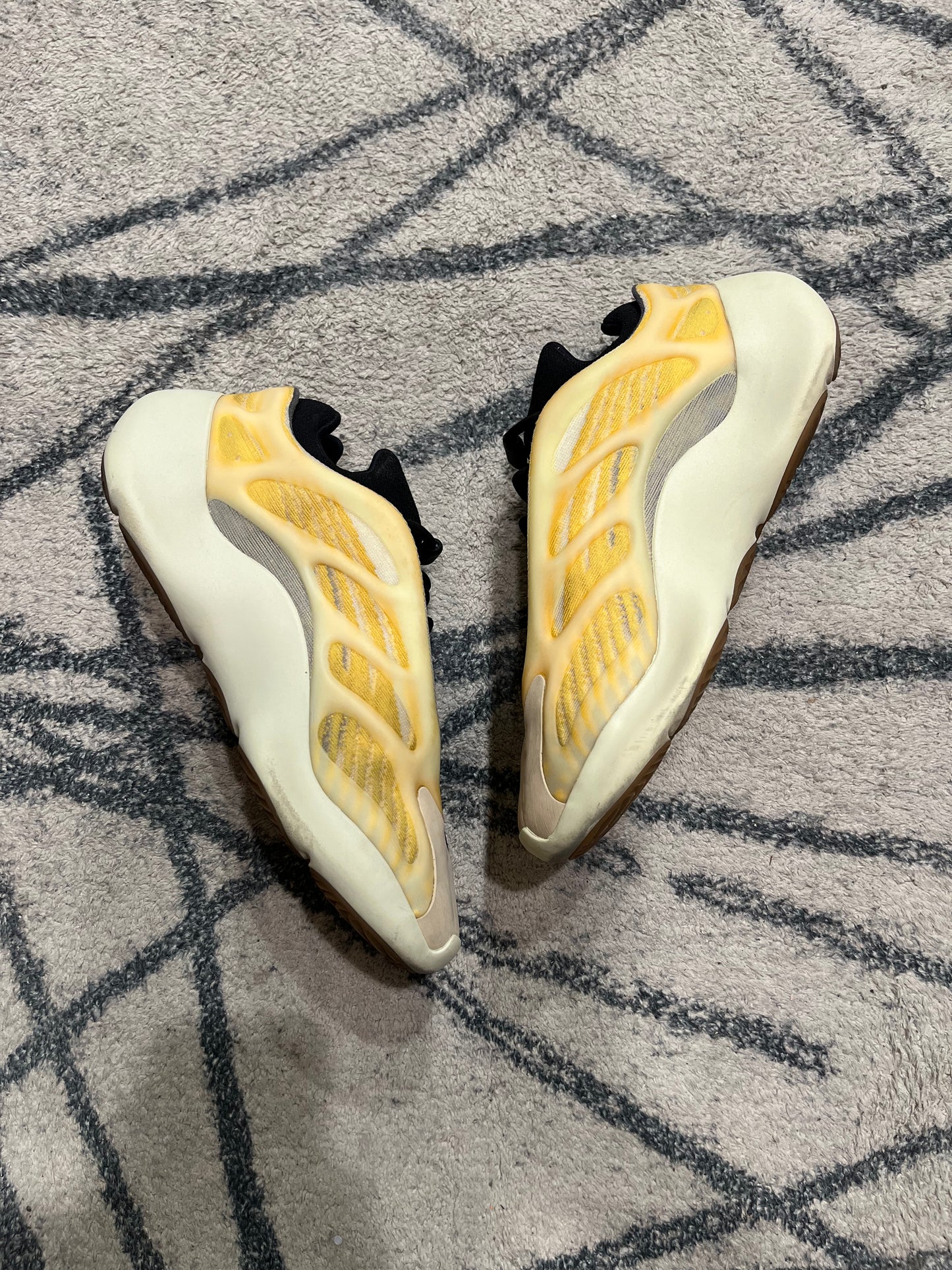 Yeezy 700 Salflower