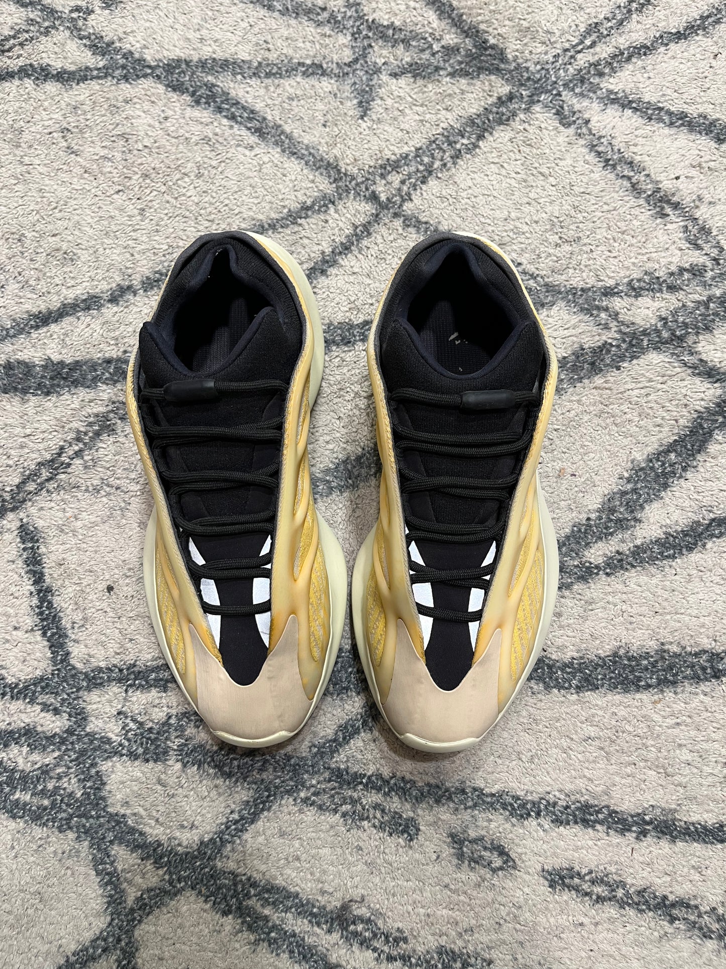 Yeezy 700 Salflower