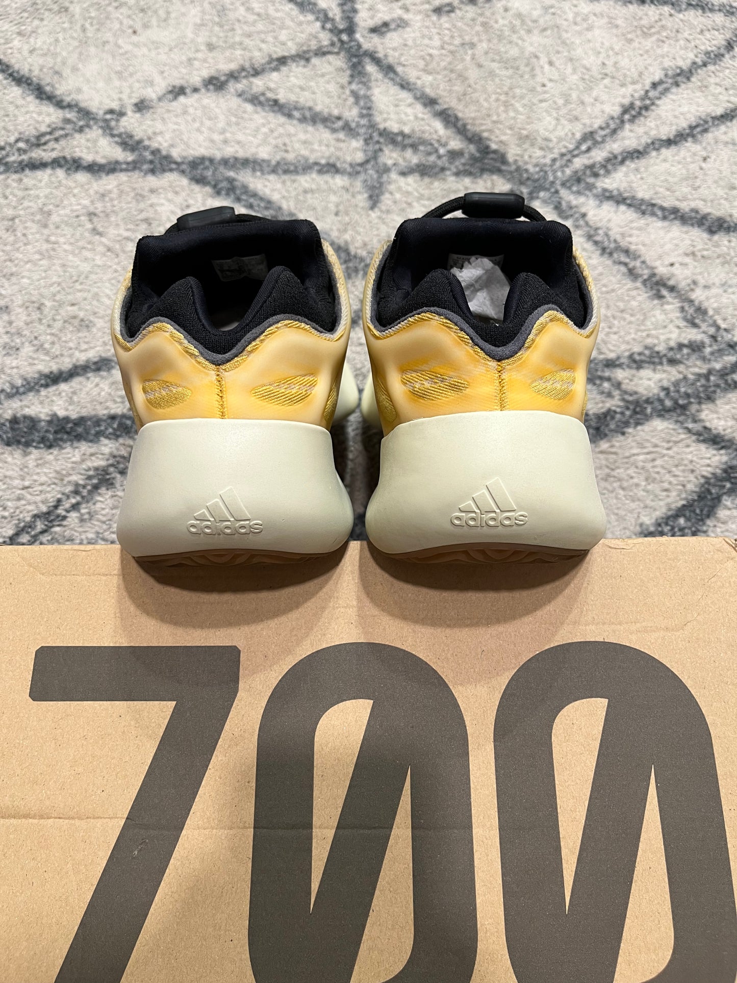 Yeezy 700 Salflower