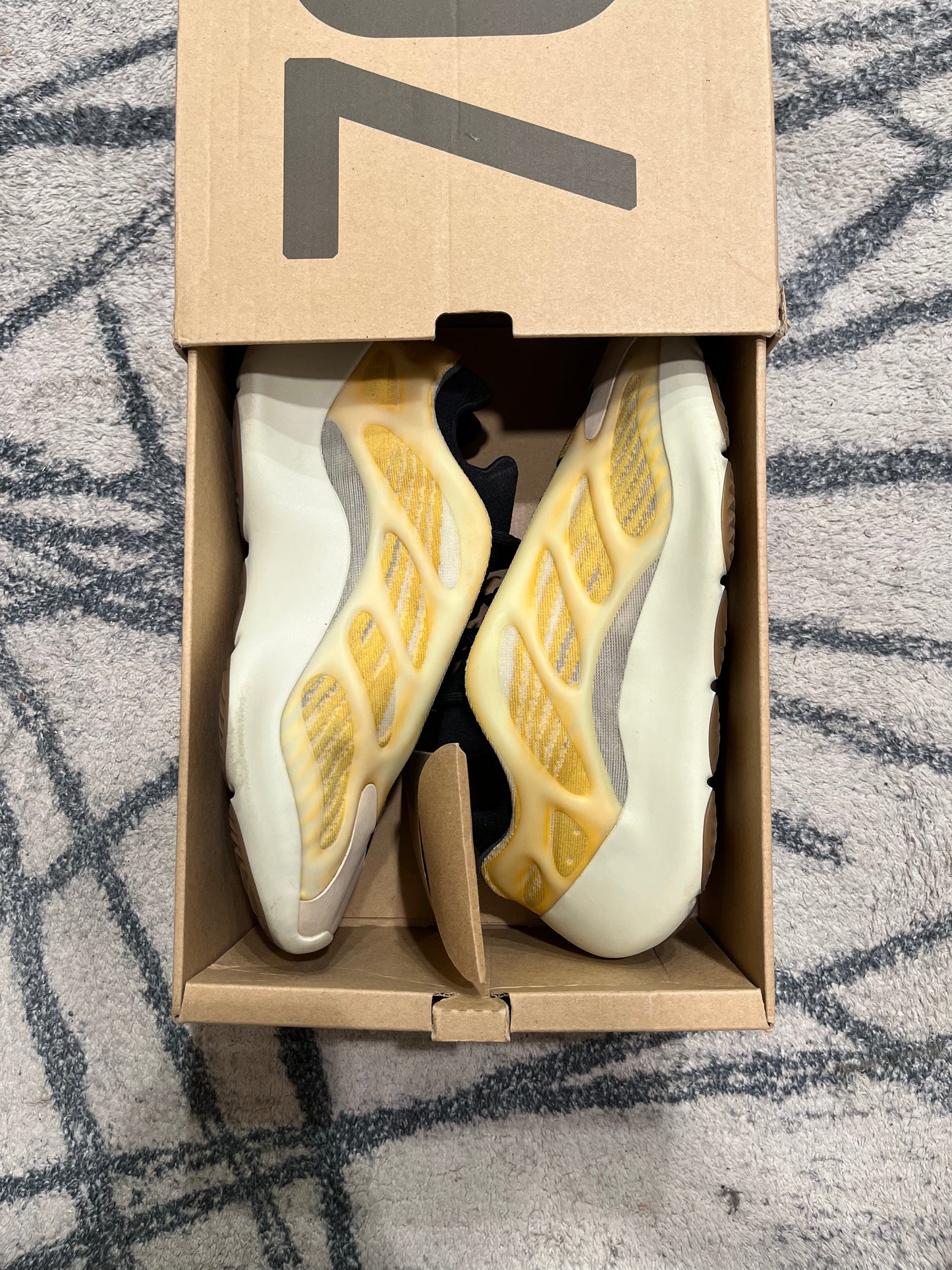 Yeezy 700 Salflower
